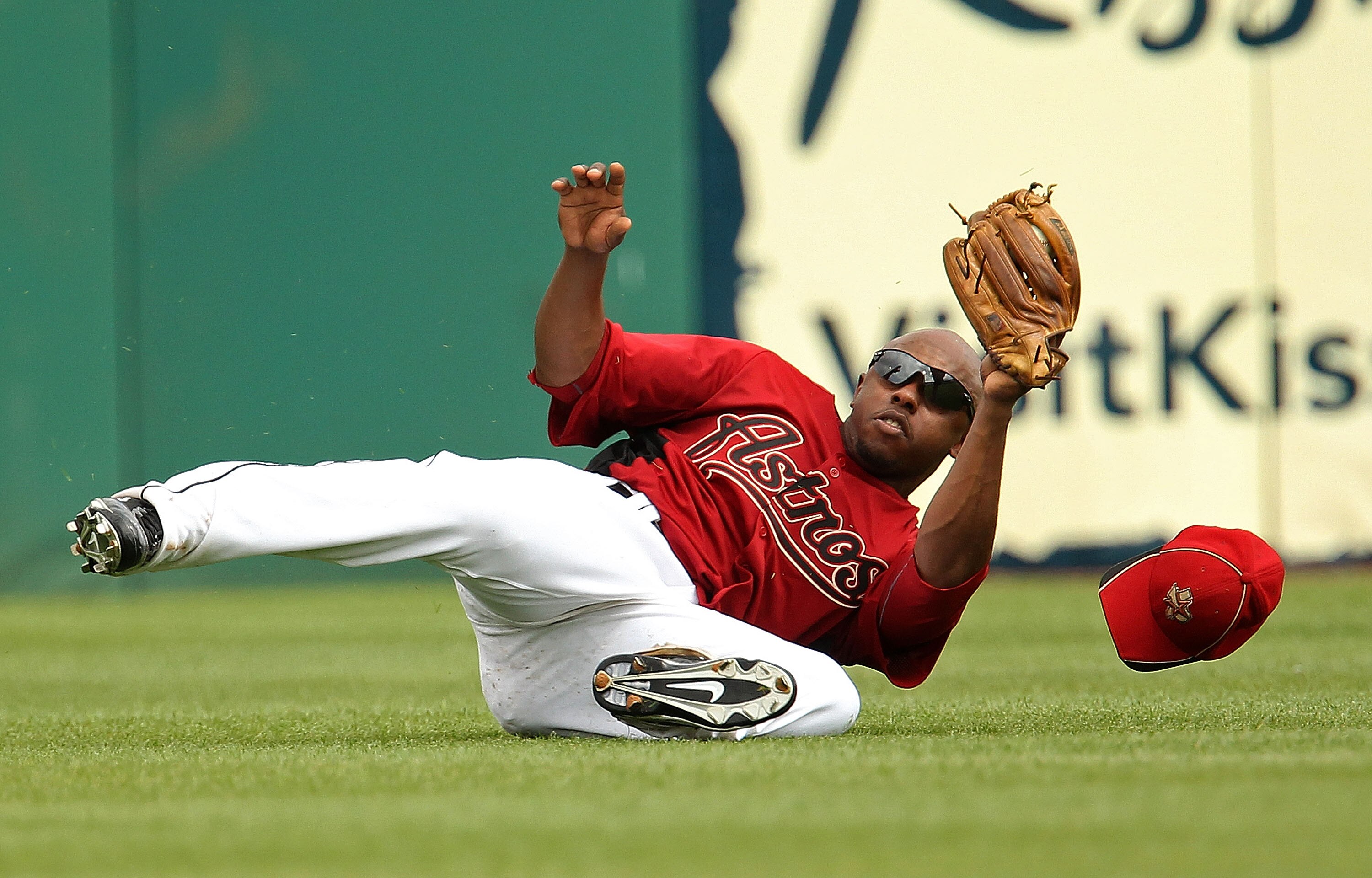 KISSIMMEE, FL - MARCH 01: Jason Bourgeois #11 of the Houston Astros makes a diving catch during a Spring Training game against the Atlanta Braves   at Osceola County Stadium on March 1, 2011 in Kissimmee, Florida.  (Photo by Mike Ehrmann/Getty Images)