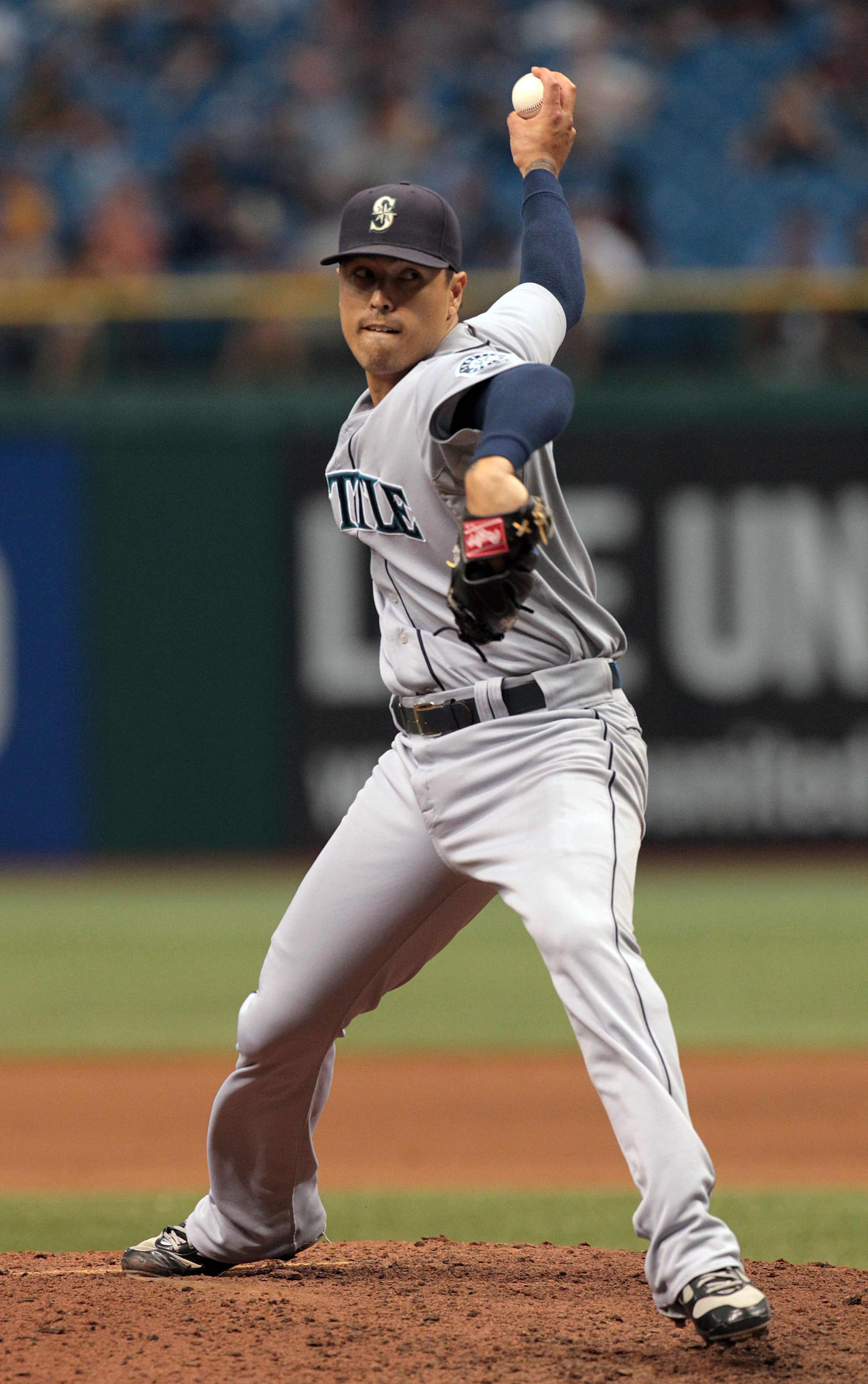 ST PETERSBURG, FL - SEPTEMBER 26: Pitcher Brandon League #43 of the Seattle Mariners delivers a pitch against the Tampa Bay Rays at Tropicana Field on September 26, 2010 in St. Petersburg, Florida. (Photo by Eliot J. Schechter/Getty Images) ST PETERSBURG, FL - SEPTEMBER 26: Pitcher Brandon League #43 of the Seattle Mariners delivers a pitch against the Tampa Bay Rays at Tropicana Field on September 26, 2010 in St. Petersburg, Florida. (Photo by Eliot J. Schechter/Getty Images)