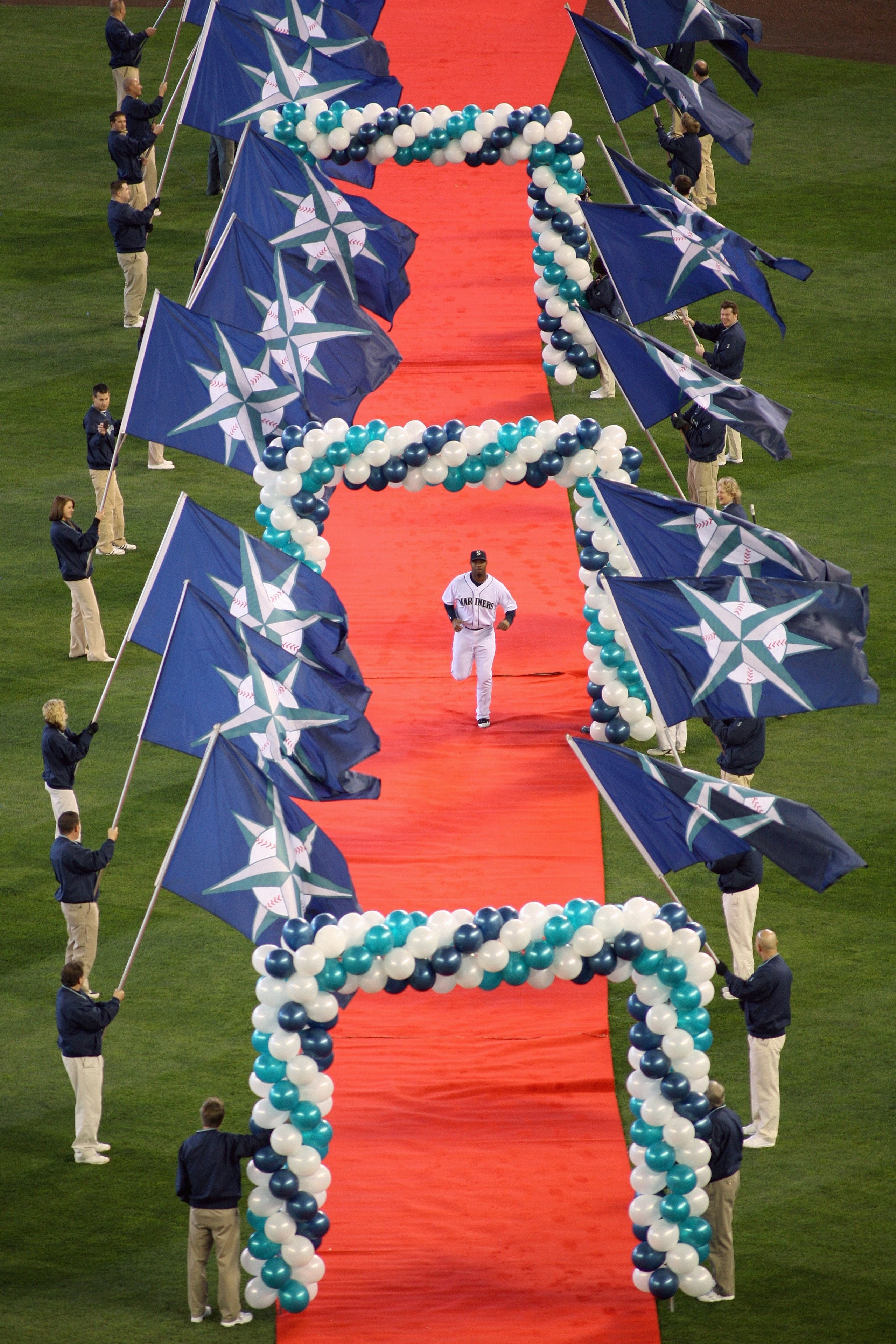 SEATTLE - APRIL 14:  Ken Griffey Jr #24 of the Seattle Mariners is introduced before the Opening Day game against the Los Angeles Angels of Anaheim on April 14, 2009 at Safeco Field in Seattle, Washington. (Photo by: Otto Greule Jr/Getty Images)