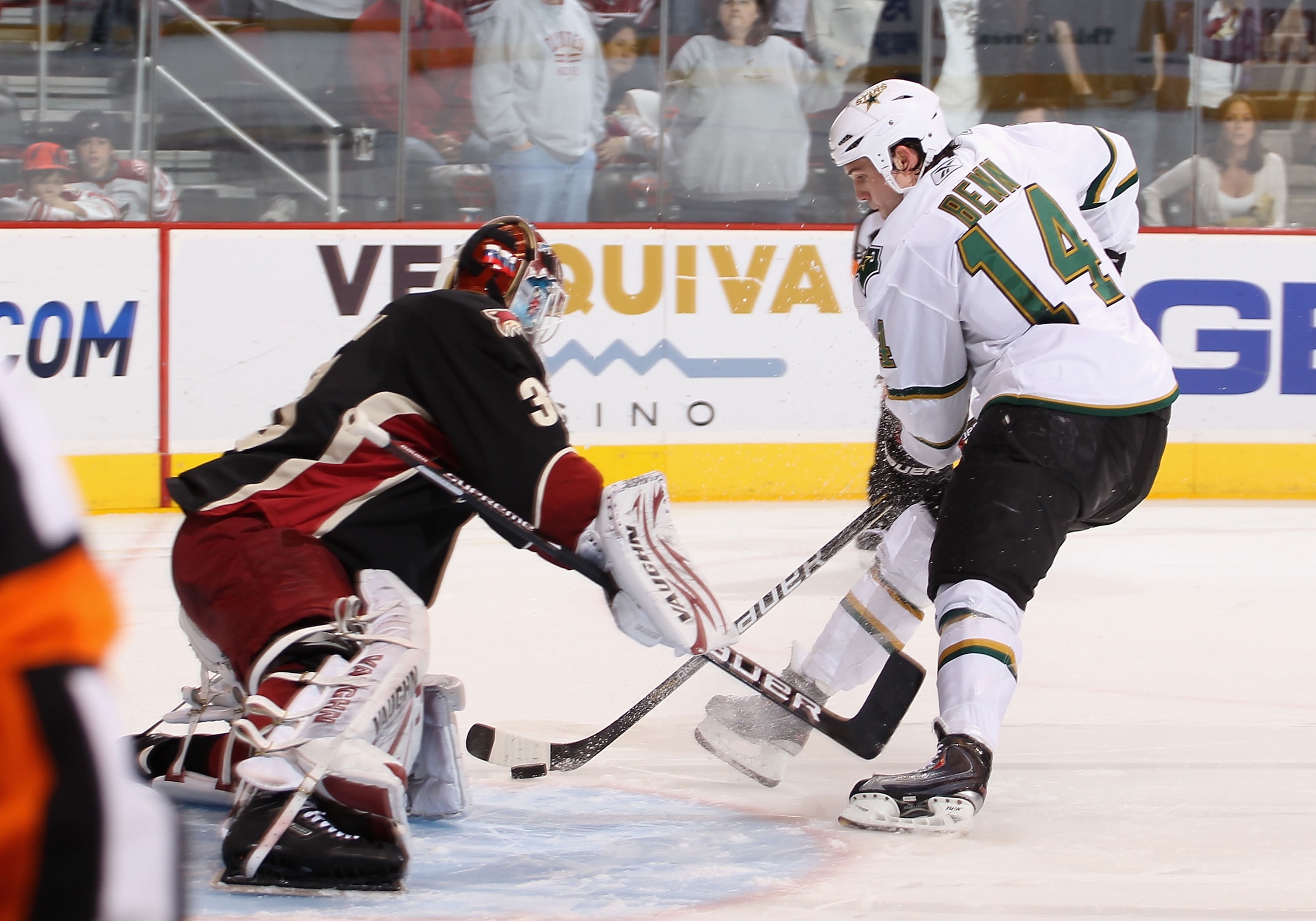 GLENDALE, AZ - MARCH 29:  Jamie Benn #14 of the Dallas Stars attempts a shoot out against goaltender Ilya Bryzgalov #30 of the Phoenix Coyotes during the NHL game at Jobing.com Arena on March 29, 2011 in Glendale, Arizona.  The Coyotes defeated the Stars