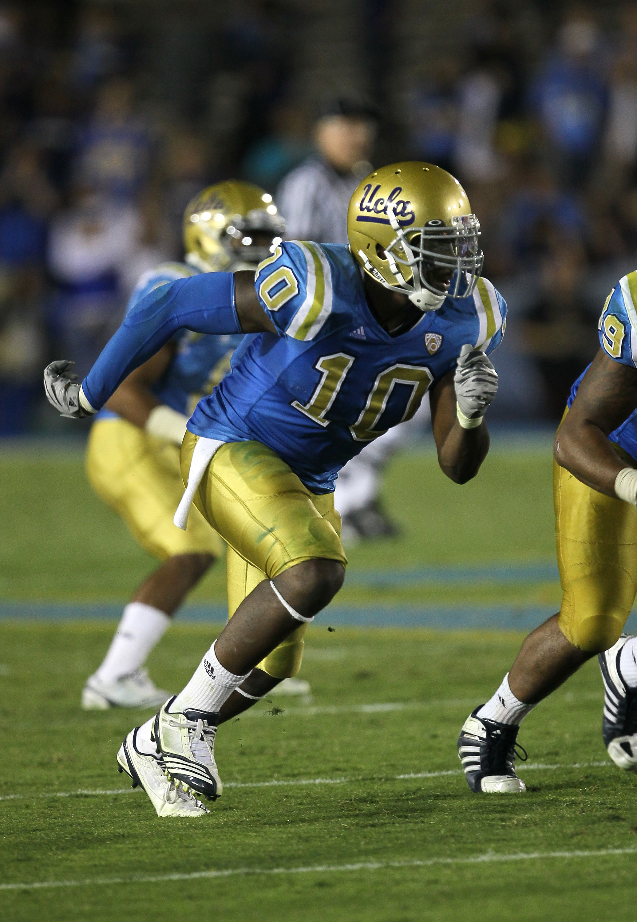 PASADENA, CA - SEPTEMBER 18: Linebacker Akeem Ayers #10 of the UCLA Bruins in the game with the Houston Cougars at the Rose Bowl on September 18, 2010 in Pasadena, California. UCLA won 31-13. (Photo by Stephen Dunn/Getty Images) PASADENA, CA - SEPTEMBER 18: Linebacker Akeem Ayers #10 of the UCLA Bruins in the game with the Houston Cougars at the Rose Bowl on September 18, 2010 in Pasadena, California. UCLA won 31-13. (Photo by Stephen Dunn/Getty Images)