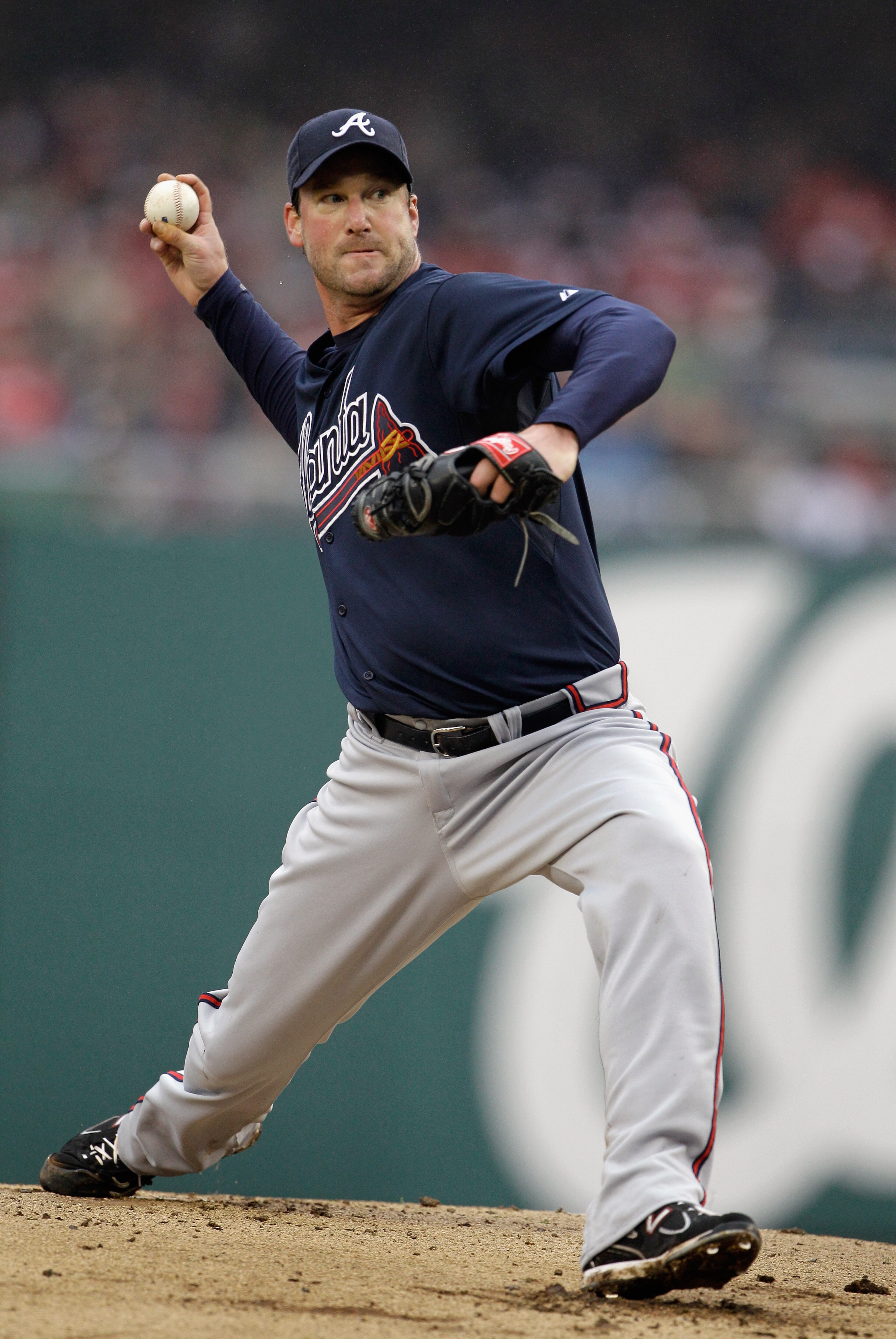 WASHINGTON, DC - MARCH 31: Starting pitcher Derek Lowe #32 of the Atlanta Braves delivers to a Washington Nationals batter during the third inning at Nationals Park on March 31, 2011 in Washington, DC. (Photo by Rob Carr/Getty Images) WASHINGTON, DC - MARCH 31: Starting pitcher Derek Lowe #32 of the Atlanta Braves delivers to a Washington Nationals batter during the third inning at Nationals Park on March 31, 2011 in Washington, DC. (Photo by Rob Carr/Getty Images)