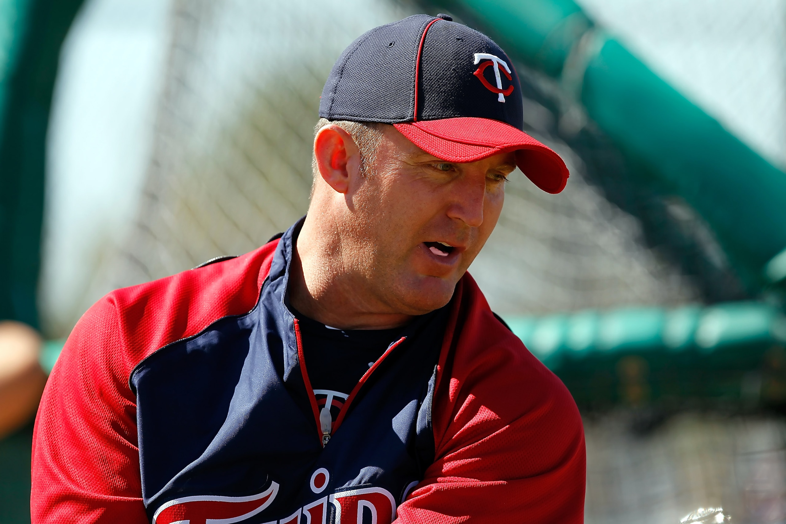 FORT MYERS, FL - FEBRUARY 23:  Infielder Jim Thome #25 of the Minnesota Twins takes some swings during a spring training workout session at Hammond Stadium on February 23, 2011 in Fort Myers, Florida.  (Photo by J. Meric/Getty Images)