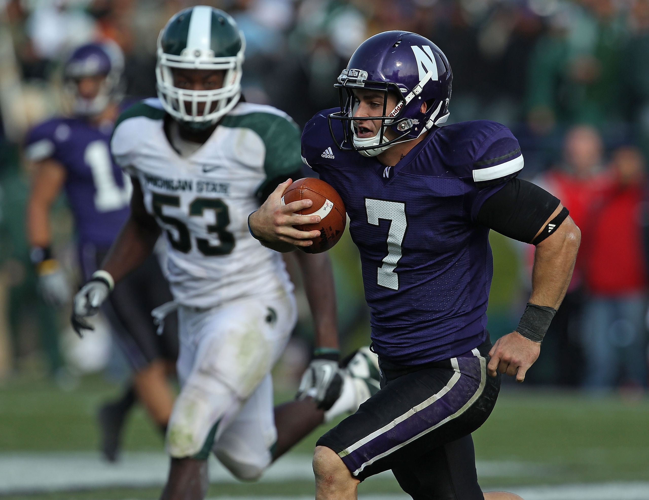 EVANSTON, IL - OCTOBER 23: Dan Persa #7 of the Northwestern Wildcats runs against the Michigan State Spartans pursued by Greg Jones #53 at Ryan Field on October 23, 2010 in Evanston, Illinois. Michigan State defeated Northwestern 35-27.  (Photo by Jonatha