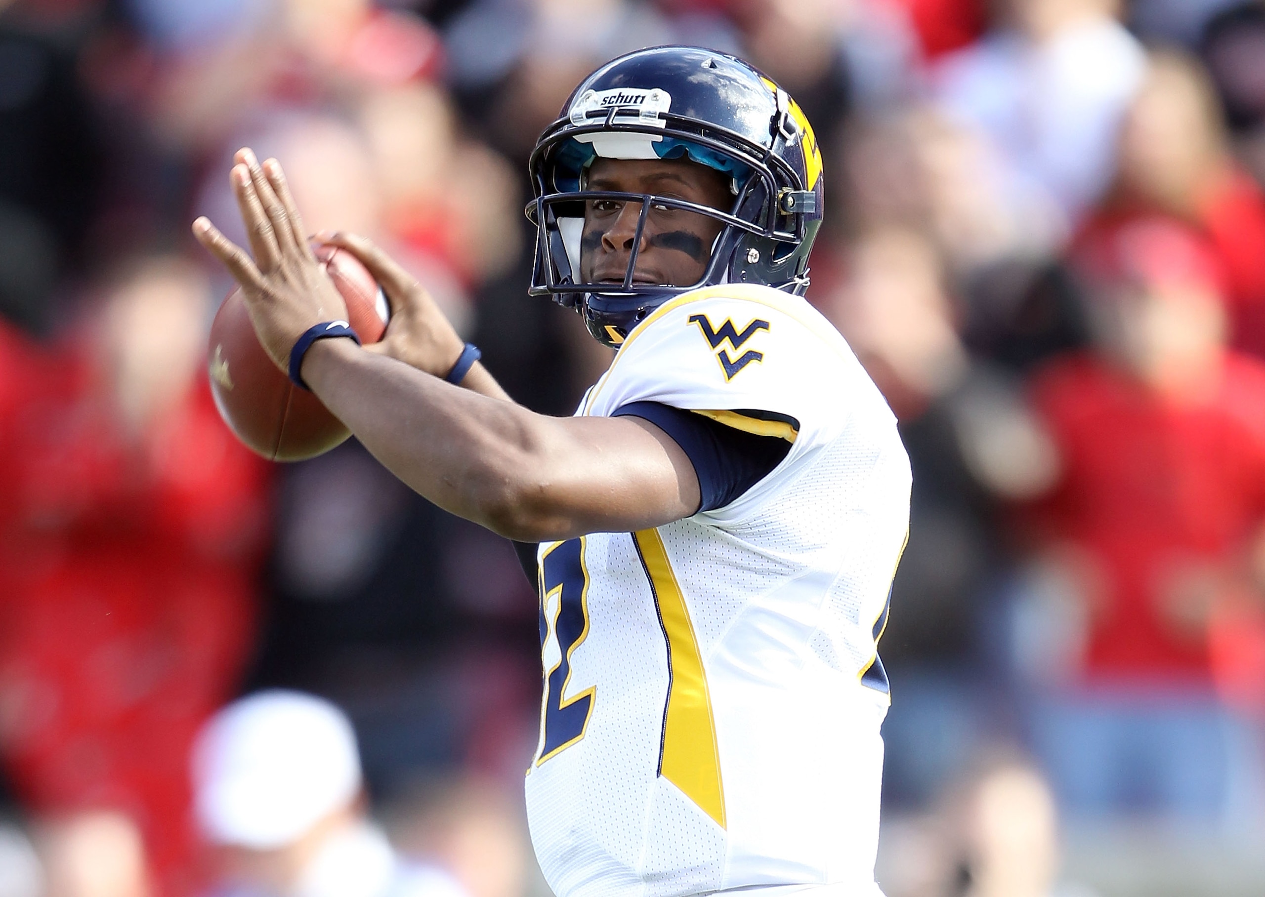 LOUISVILLE, KY - NOVEMBER 20:  Geno Smith#12 of the West Virginia Mountaineers throws a pass during the Big East Conference game against the Louisville Cardinals at Papa John's Cardinal Stadium on November 20, 2010 in Louisville, Kentucky.  (Photo by Andy