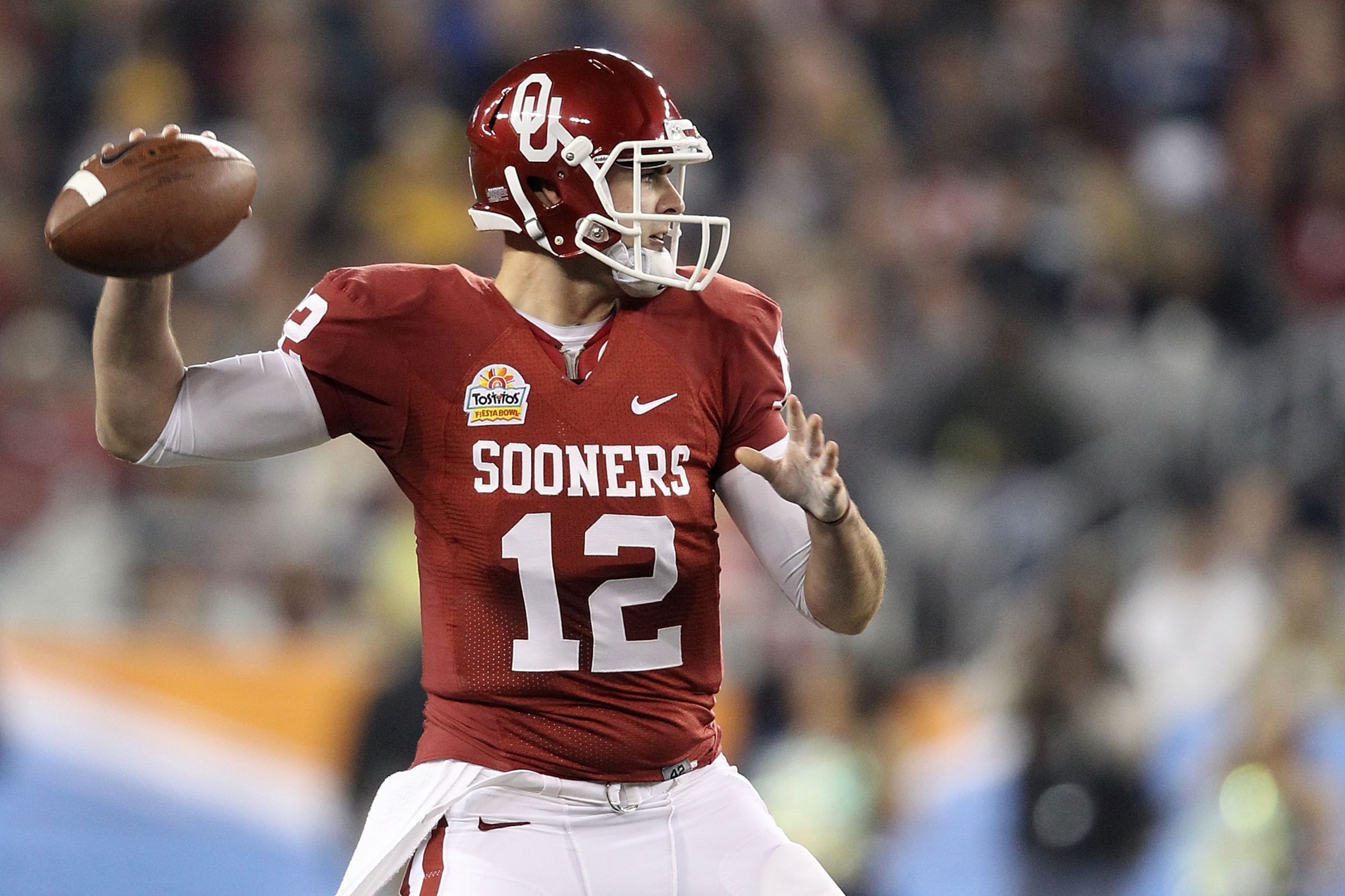 GLENDALE, AZ - JANUARY 01:  Landry Jones #12 of the Oklahoma Sooners throws the ball in the second half against the Connecticut Huskies during the Tostitos Fiesta Bowl at the Universtity of Phoenix Stadium on January 1, 2011 in Glendale, Arizona.  (Photo