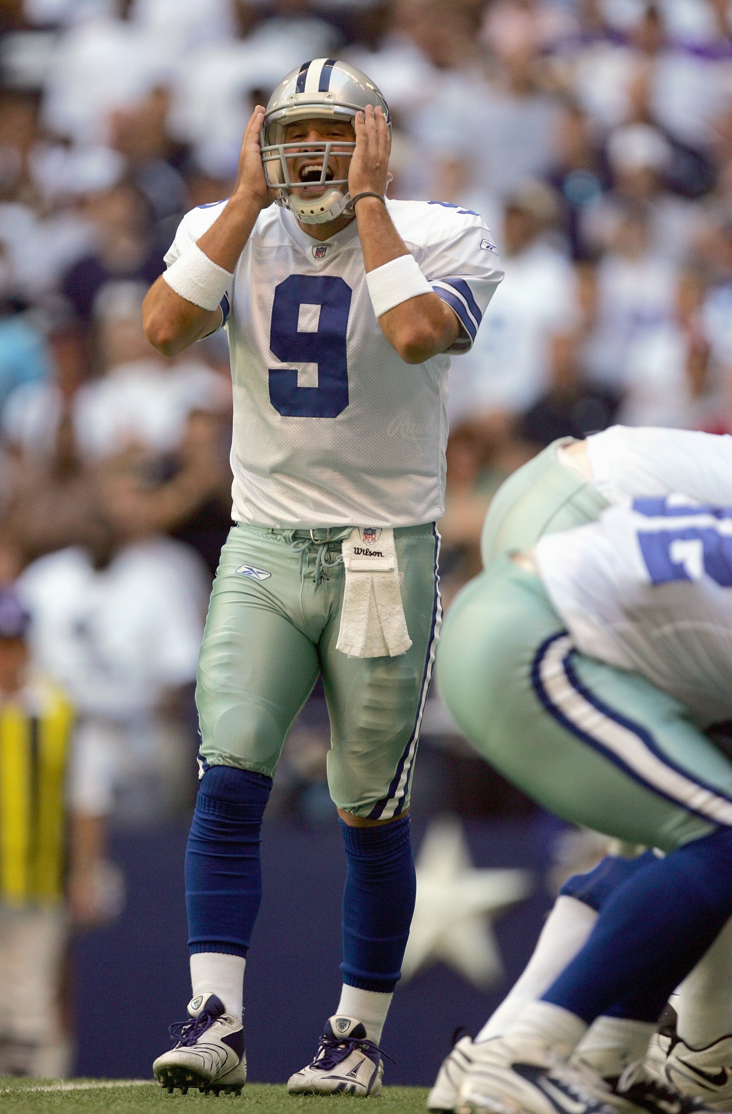 IRVING, TX - OCTOBER 21: Quarterback Tony Romo #9 of the Dallas Cowboys yells the play during the game against the Minnesota Vikings at Texas Stadium on October 21, 2007 in Irving, Texas. (Photo by Ronald Martinez/Getty Images)
