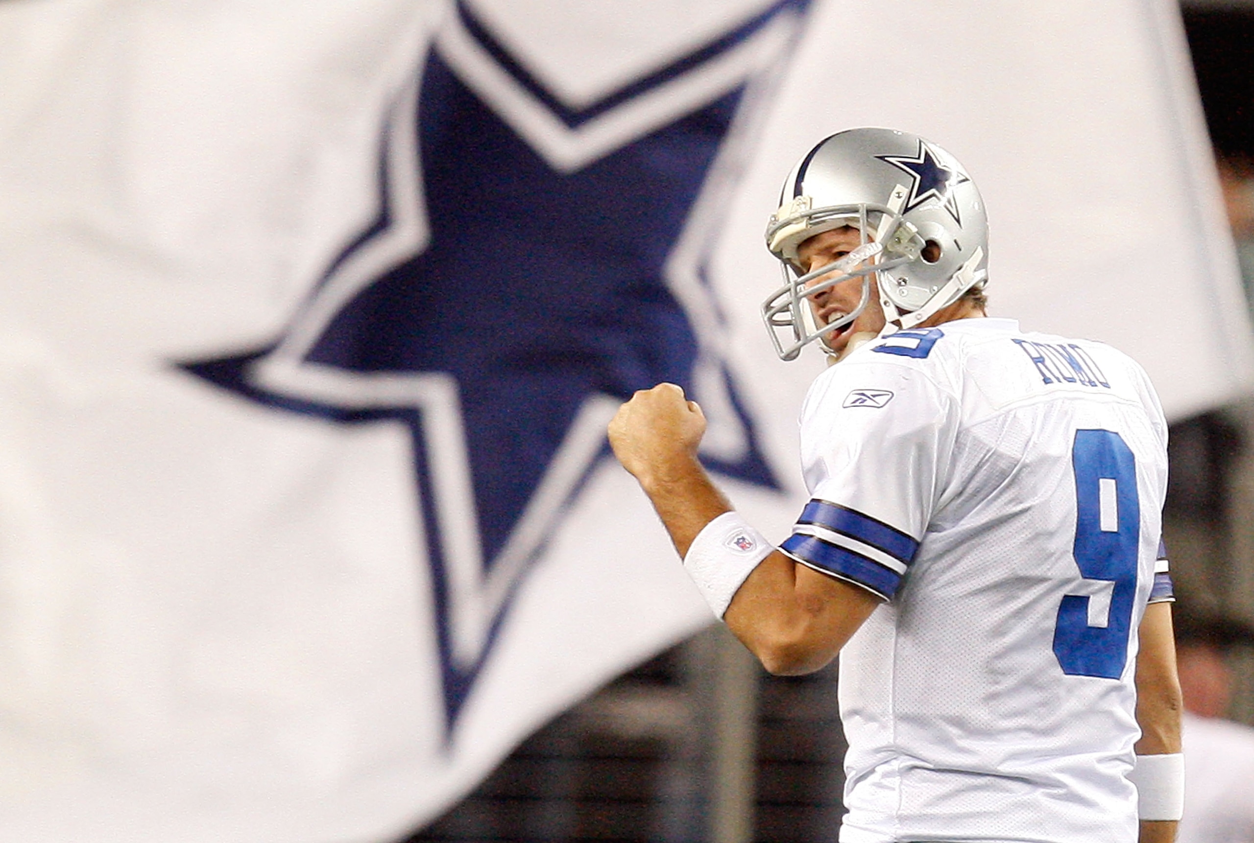 ARLINGTON, TX - JANUARY 03:  Quarterback Tony Romo #9 of the Dallas Cowboys celebrates a touchdown by Felix Jones against the Philadelphia Eagles at Cowboys Stadium on January 3, 2010 in Arlington, Texas.  (Photo by Ronald Martinez/Getty Images)