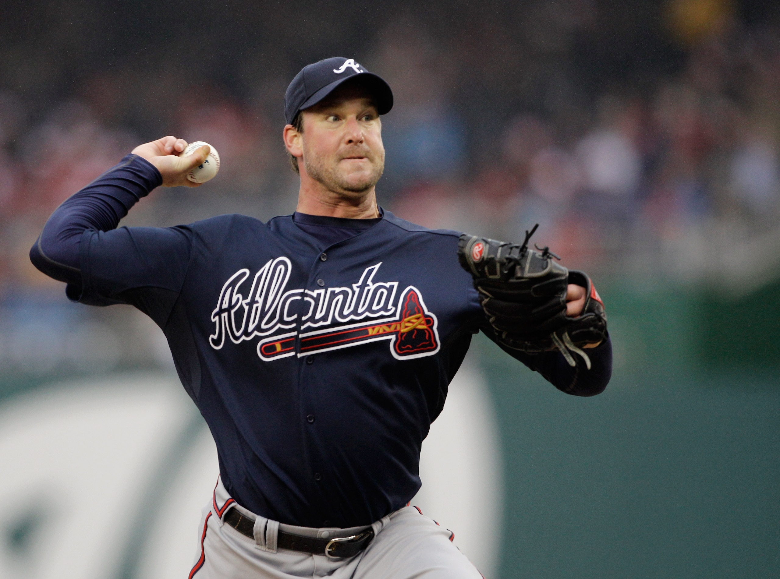 WASHINGTON, DC - MARCH 31: Starting pitcher Derek Lowe #32 of the Atlanta Braves delivers to a Washington Nationals batter during the third inning at Nationals Park on March 31, 2011 in Washington, DC.  (Photo by Rob Carr/Getty Images)