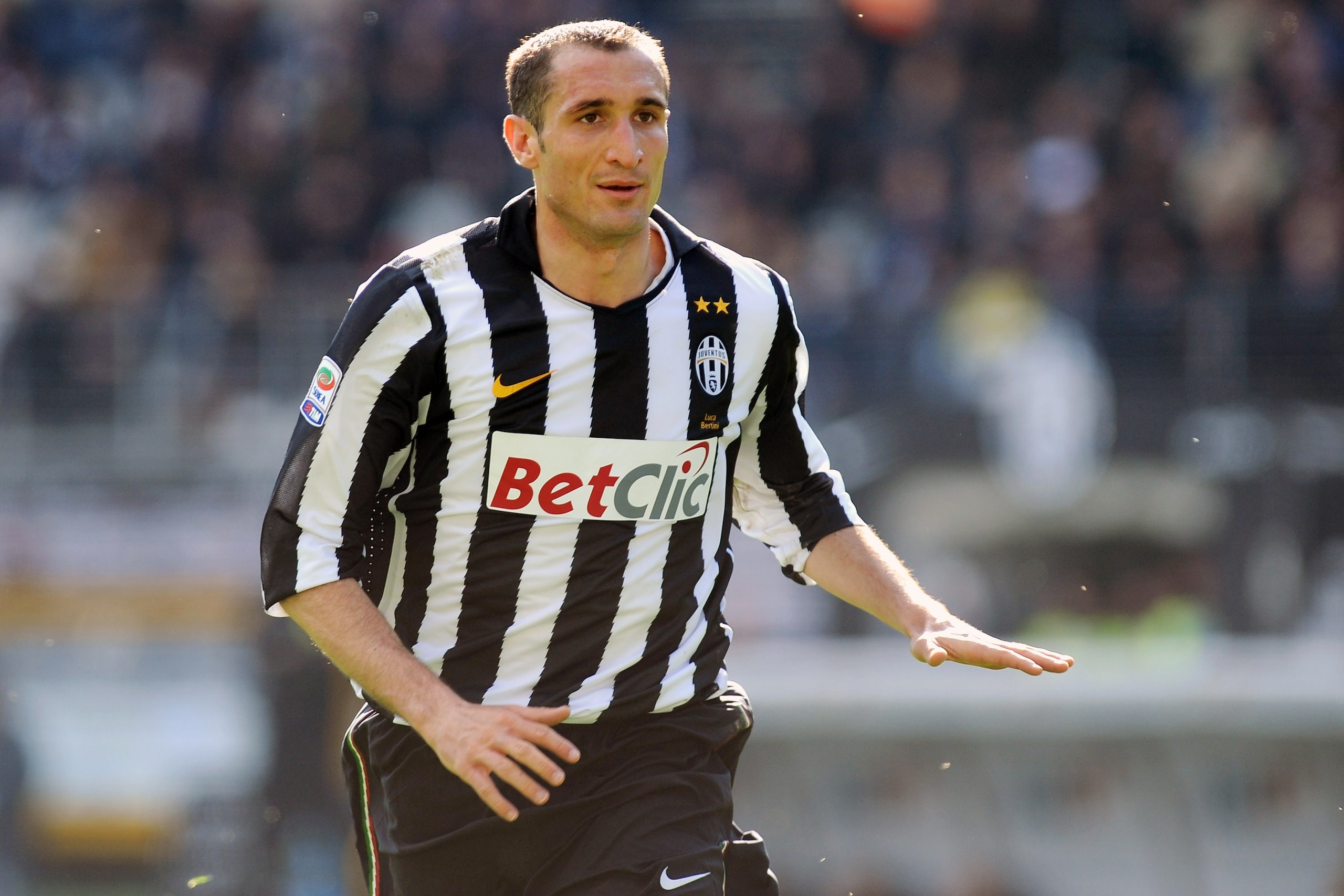 TURIN, ITALY - MARCH 20:  Giorgio Chiellini of Juventus FC looks on during the Serie A match between Juventus FC and Brescia Calcio at Olimpico Stadium on March 20, 2011 in Turin, Italy.  (Photo by Valerio Pennicino/Getty Images)