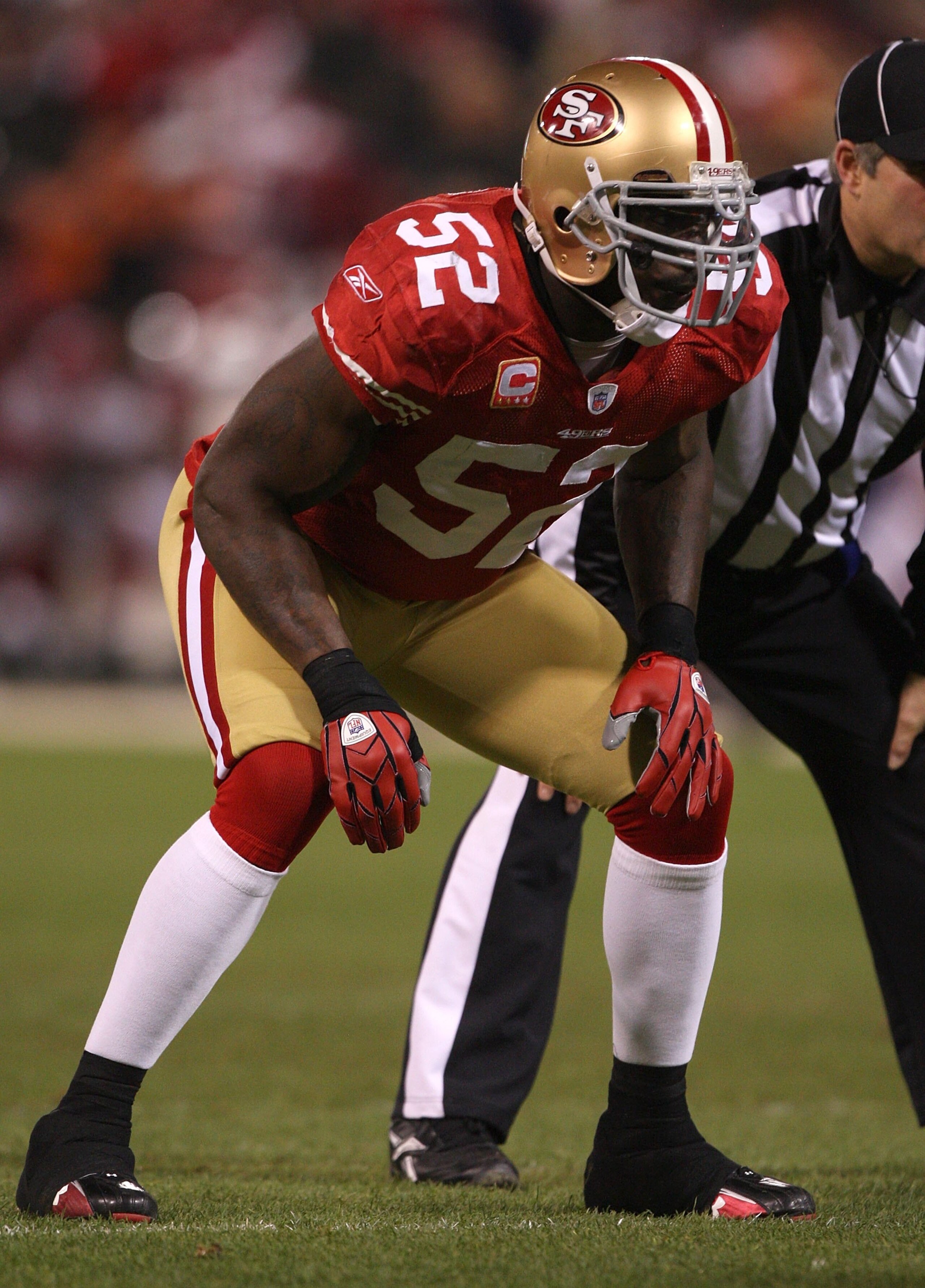 SAN FRANCISCO - DECEMBER 14:  Patrick Willis #52 of the San Francisco 49ers in action against the Arizona Cardinals at Candlestick Park on December 14, 2009 in San Francisco, California.  (Photo by Jed Jacobsohn/Getty Images)