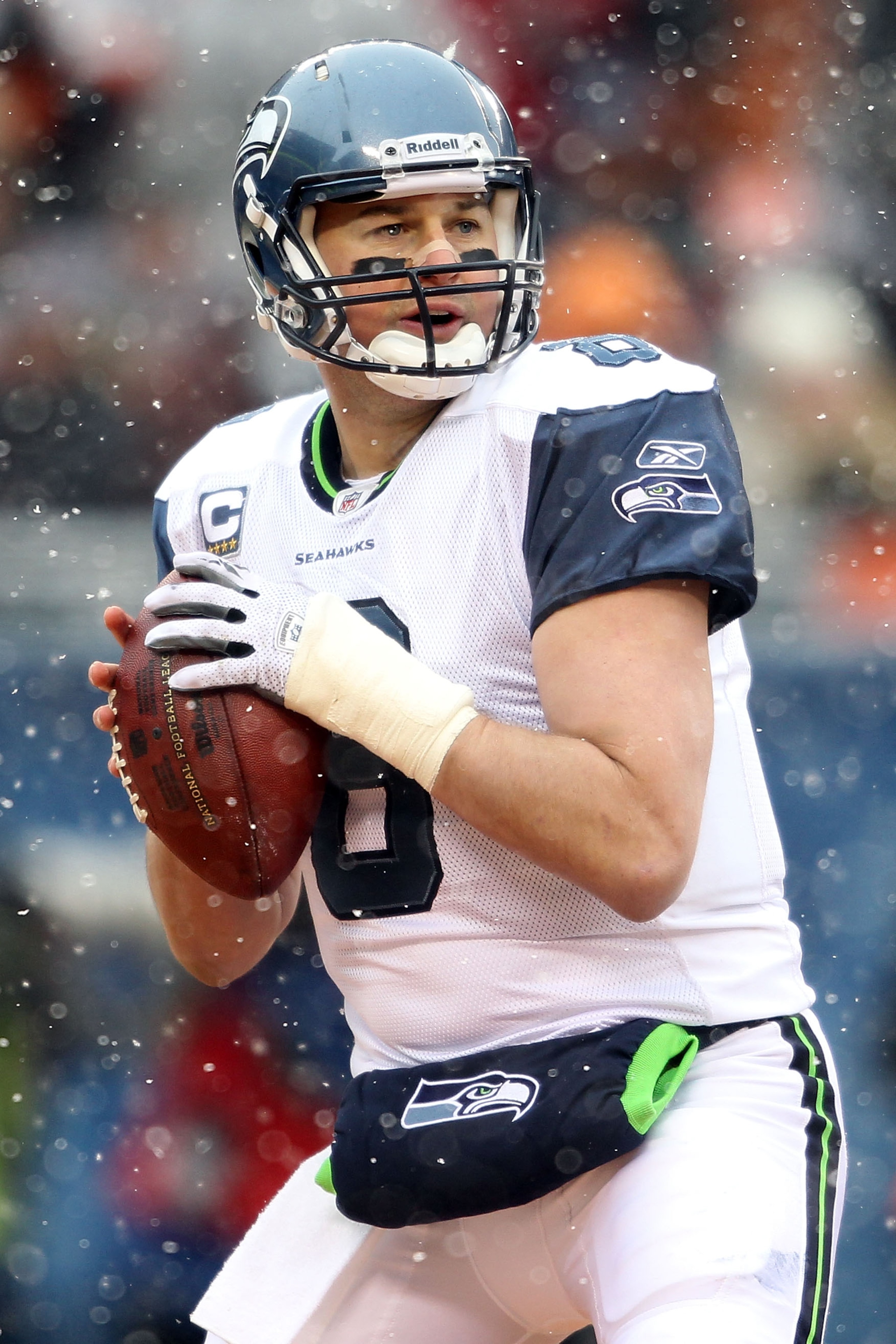 CHICAGO, IL - JANUARY 16:  Quarterback Matt Hasselbeck #8 of the Seattle Seahawks looks to pass against the Chicago Bears in the 2011 NFC divisional playoff game at Soldier Field on January 16, 2011 in Chicago, Illinois.  (Photo by Andy Lyons/Getty Images