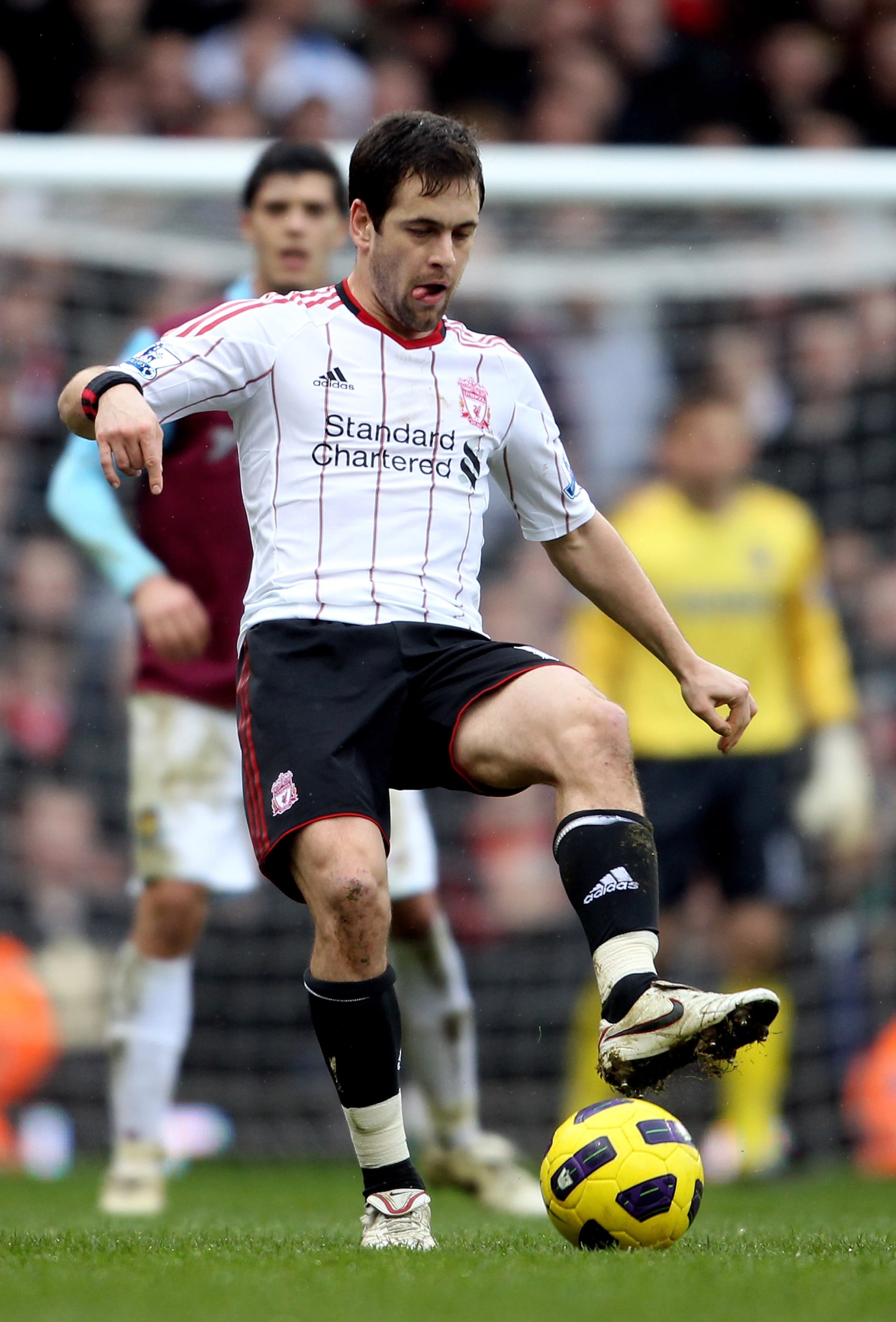 LONDON, ENGLAND - FEBRUARY 27:  Joe Cole of Liverpool during the Barclays Premier League match between West Ham United and Liverpool at the Boleyn Ground on February 27, 2011 in London, England.  (Photo by Scott Heavey/Getty Images)