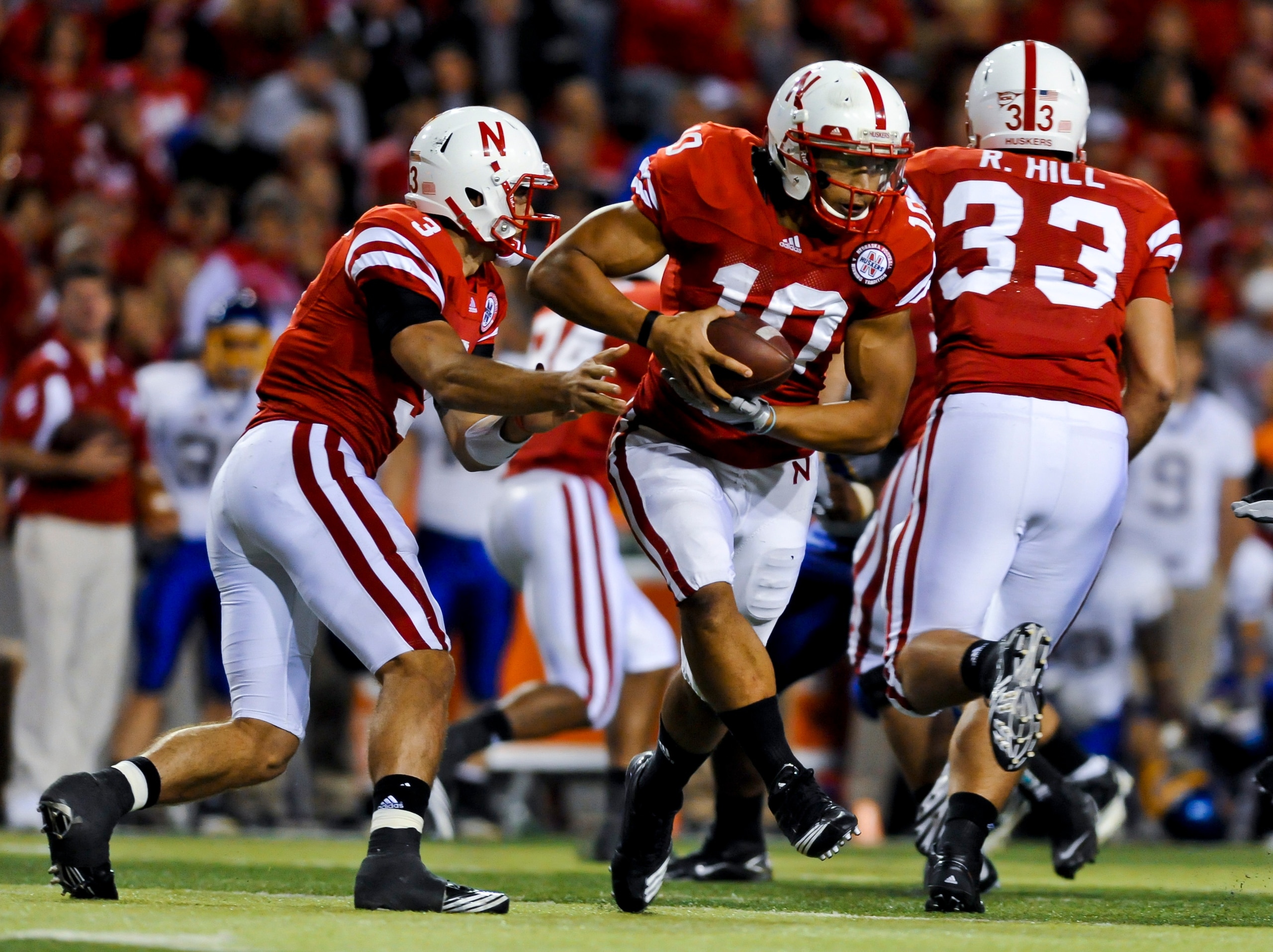 LINCOLN, NEBRASKA - SEPTEMBER 25: Nebraska Cornhuskers quarterback Taylor Martinez #3 hands the ball to running back Roy Helu Jr. #10 during second half action of their game at Memorial Stadium on September 25, 2010 in Lincoln, Nebraska. Nebraska Defeated