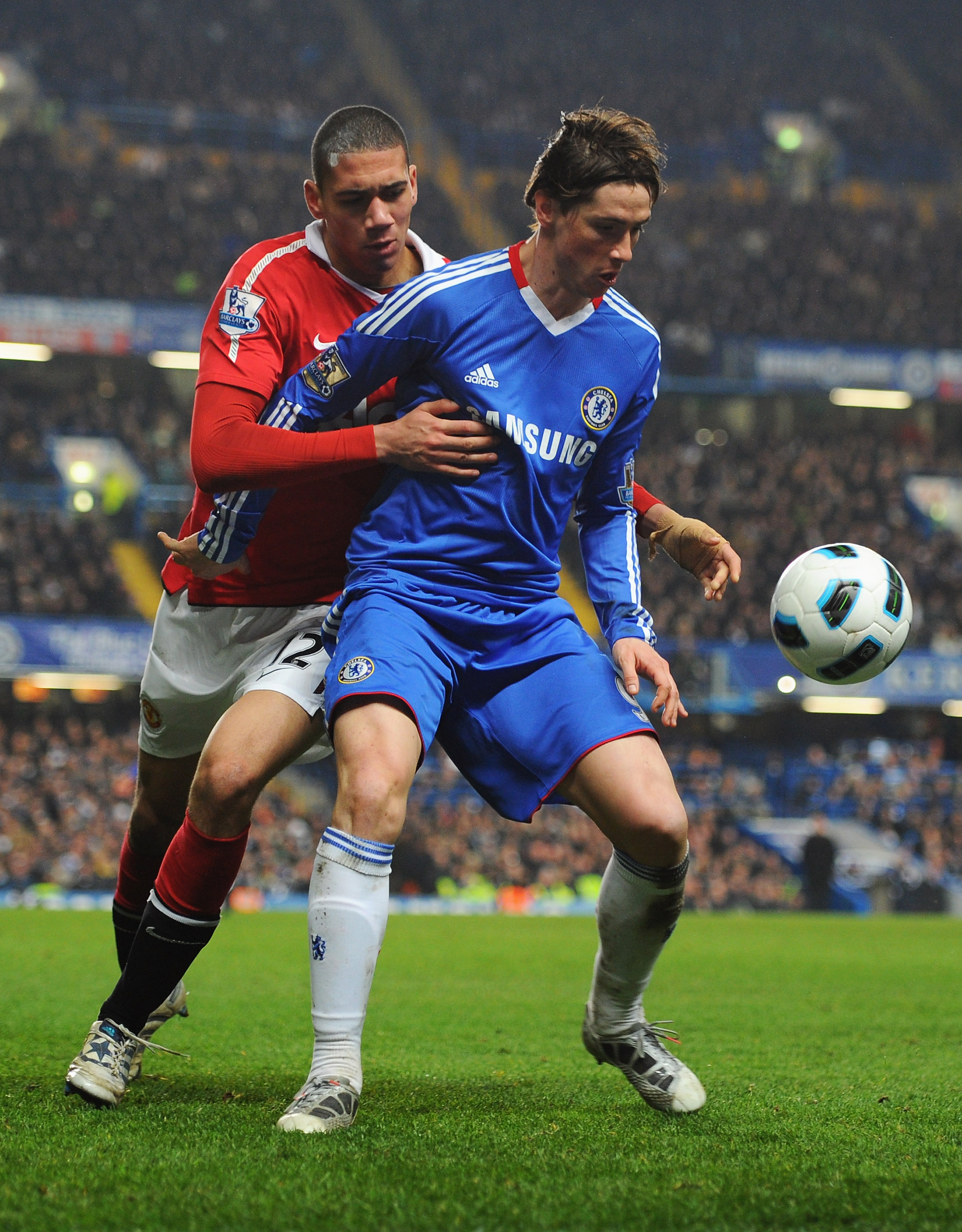 LONDON, ENGLAND - MARCH 01:  Fernando Torres of Chelsea is closed down by Chris Smalling of Manchester United during the Barclays Premier League match between Chelsea and Manchester United at Stamford Bridge on March 1, 2011 in London, England.  (Photo by