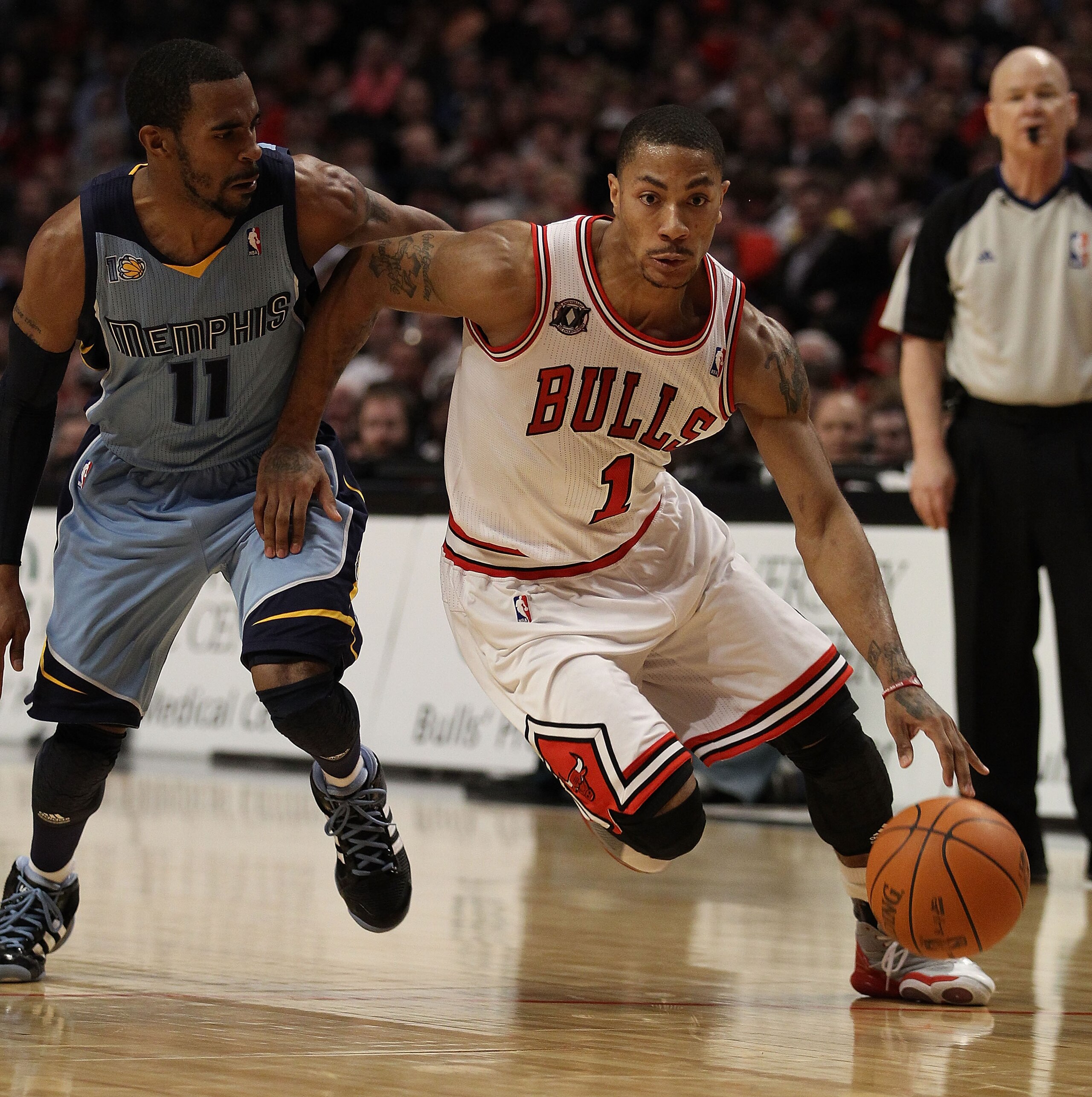 CHICAGO, IL - MARCH 25: Derrick Rose #1 of the Chicago Bulls drives against Mike Conley #11 of the Memphis Grizzlies at the United Center on March 25, 2011 in Chicago, Illinois. The Bulls defeated the Grizzlies 99-96. NOTE TO USER: User expressly acknowle CHICAGO, IL - MARCH 25: Derrick Rose #1 of the Chicago Bulls drives against Mike Conley #11 of the Memphis Grizzlies at the United Center on March 25, 2011 in Chicago, Illinois. The Bulls defeated the Grizzlies 99-96. NOTE TO USER: User expressly acknowle