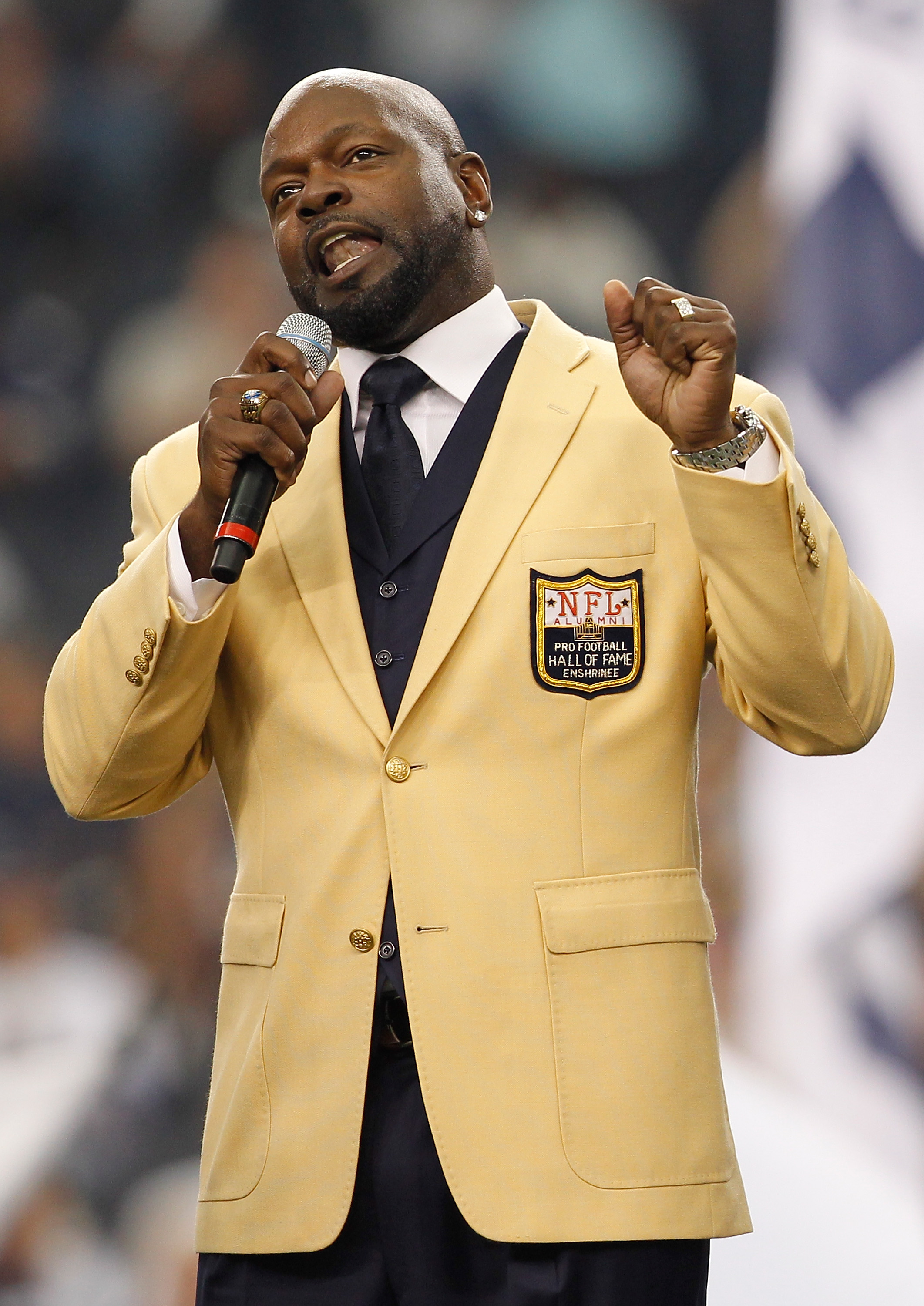 ARLINGTON, TX - NOVEMBER 21:  Former Cowboys running back Emmitt Smith gives and acceptance speach after receiving his Hall of Fame ring during a halftime ceremony at Cowboys Stadium on November 21, 2010 in Arlington, Texas.  (Photo by Tom Pennington/Gett