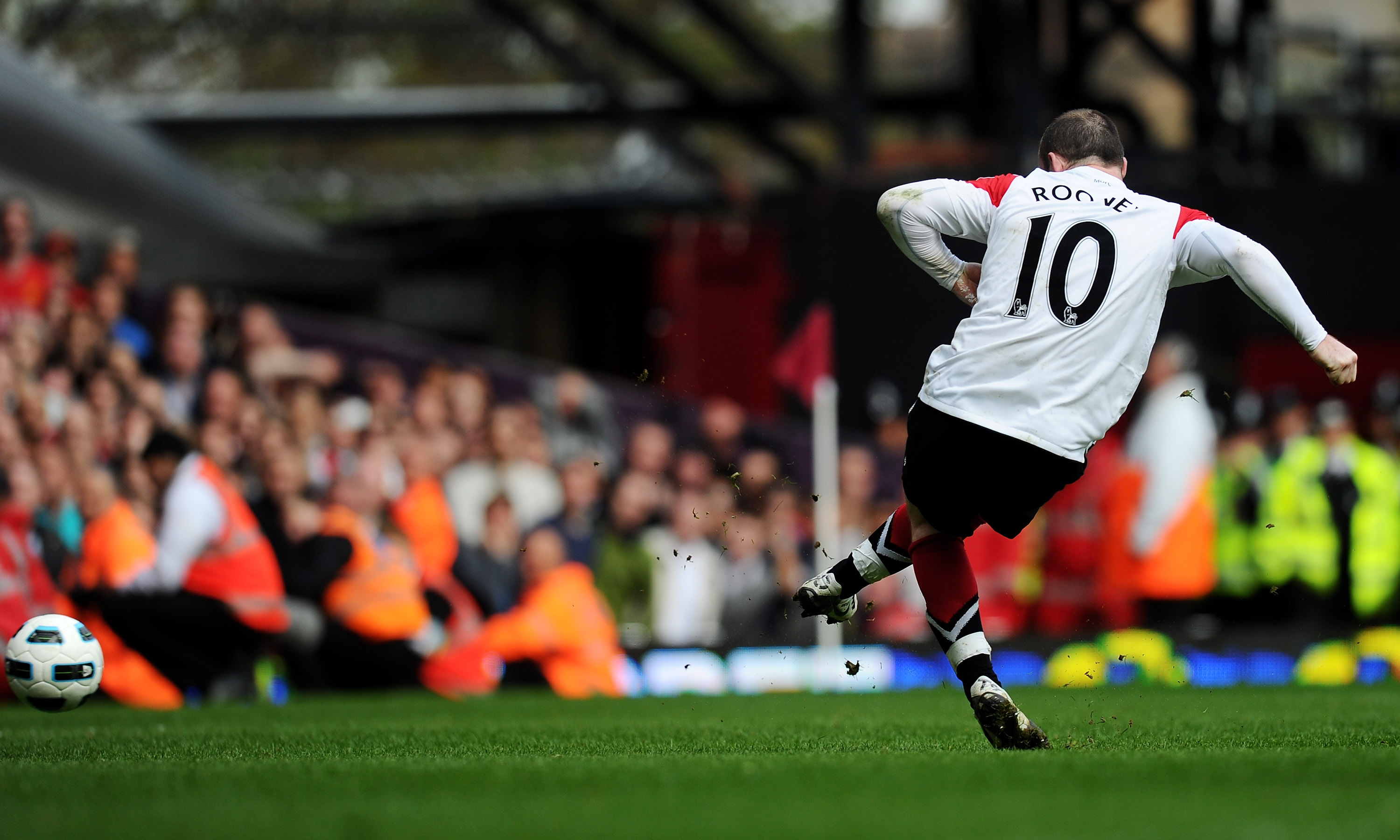 LONDON, ENGLAND - APRIL 02:  Wayne Rooney of Manchester United scores his hat trick goal from the penalty spot during the Barclays Premier League match between West Ham United and Manchester United at the Boleyn Ground on April 2, 2011 in London, England.