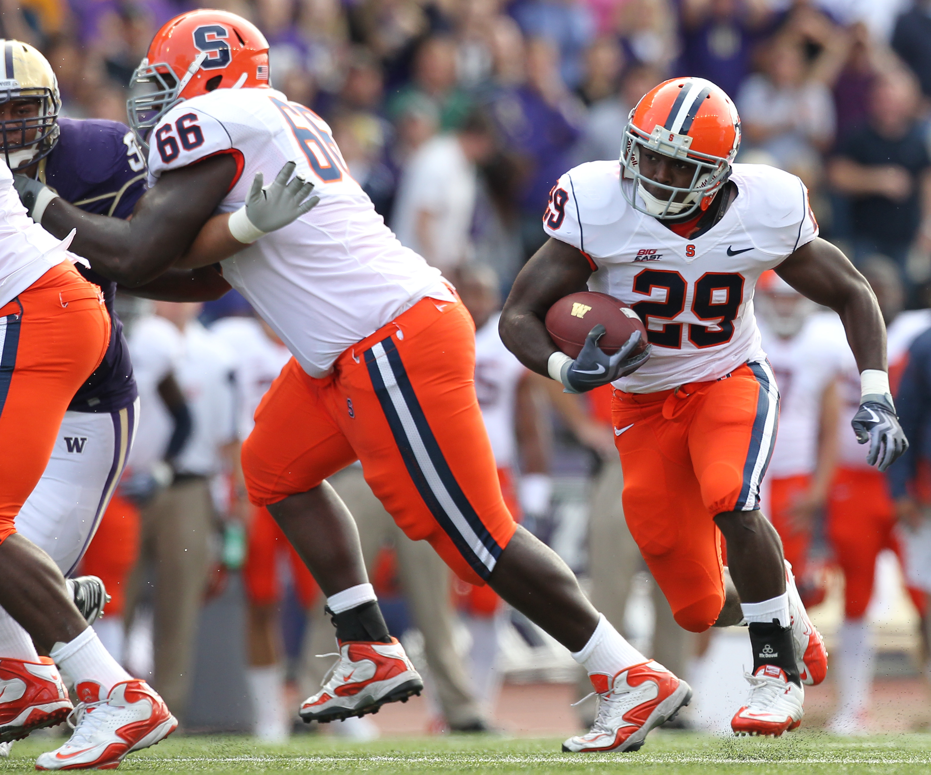 SEATTLE - SEPTEMBER 11:  Running back Antwon Bailey #29 of the Syracuse Orange rushes against the Washington Huskies on September 11, 2010 at Husky Stadium in Seattle, Washington. (Photo by Otto Greule Jr/Getty Images)