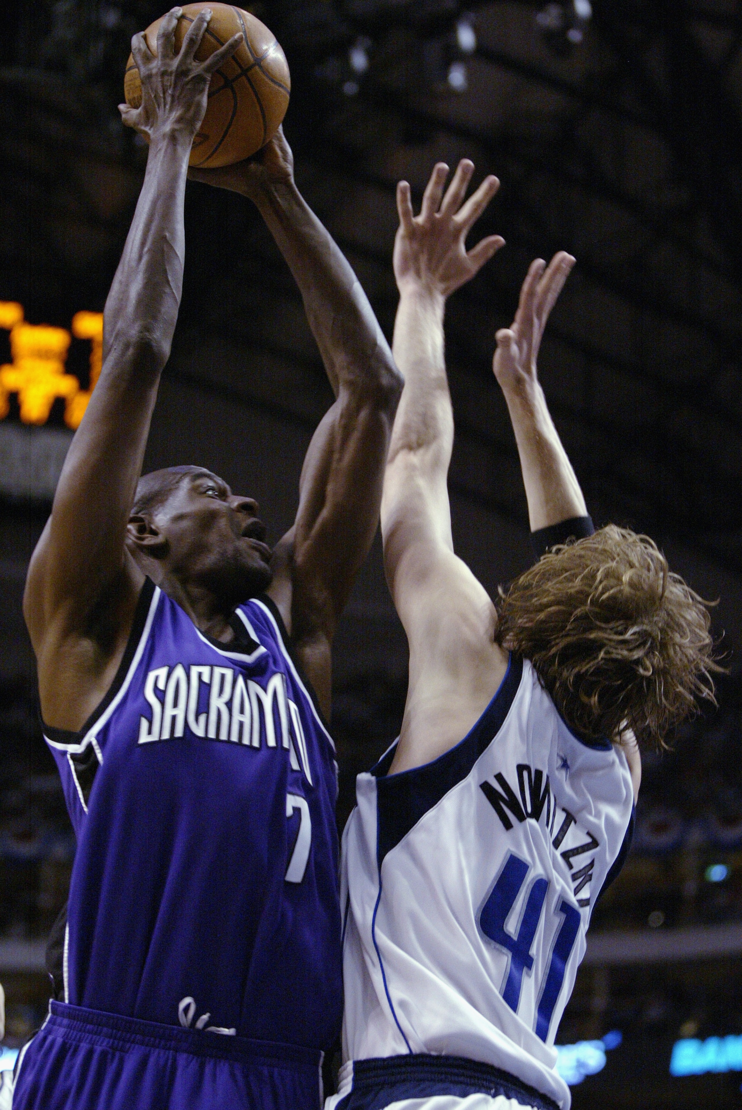 DALLAS - MAY 17:  Keon Clark #7 of the Sacramento Kings shoots over Dirk Nowitzki #41 of the Dallas Mavericks in Game Seven of the Western Conference Semifinals during the 2003 NBA Playoffs at the American Airlines Center on May 17, 2003 in Dallas, Texas.