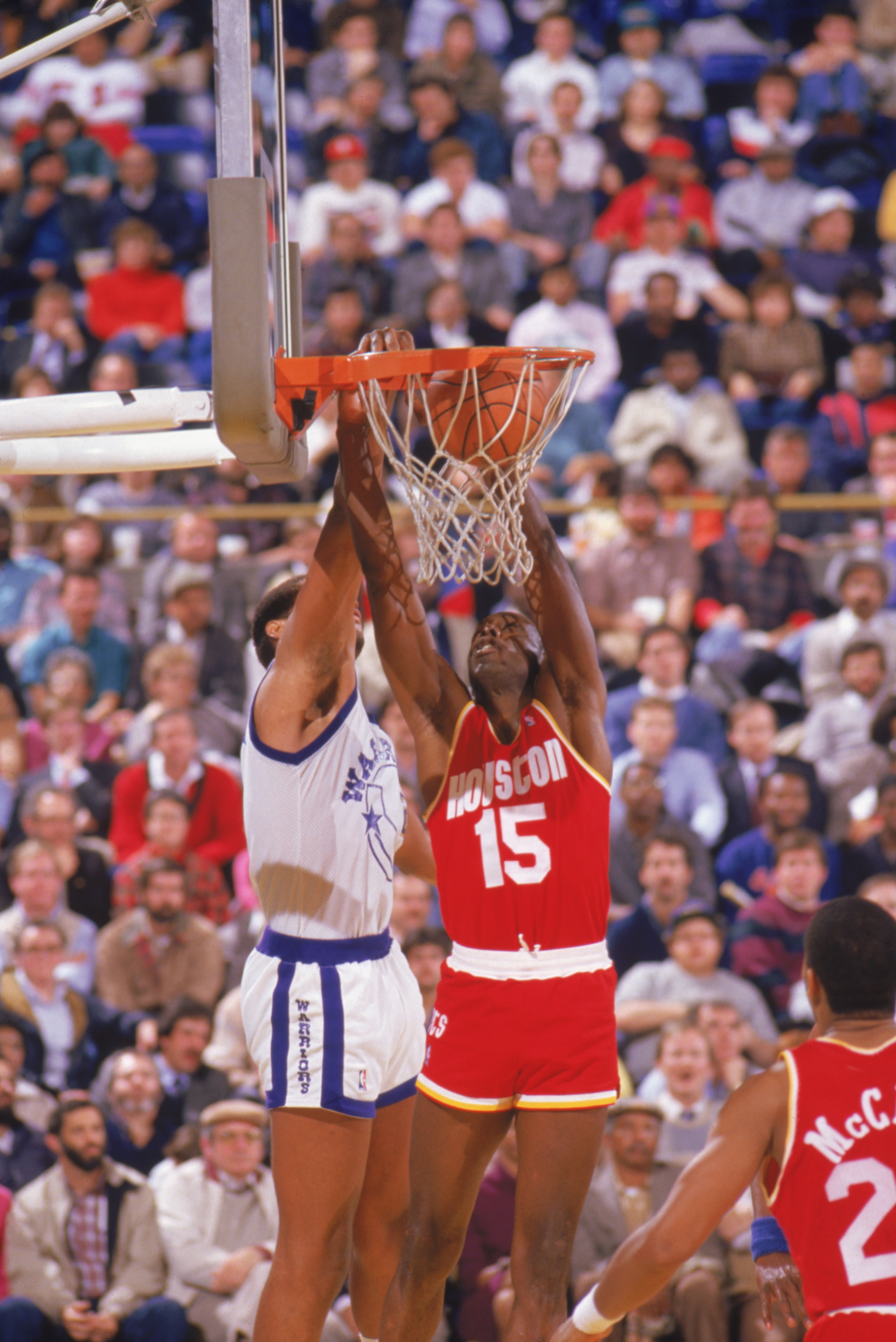 1987:  Mitchell Wiggins #15 of the Houston Rockets goes for the dunk during a game in the 1987-88 season. NOTE TO USER: User expressly acknowledges and agrees that, by downloading and/or using this Photograph, User is consenting to the terms and condition