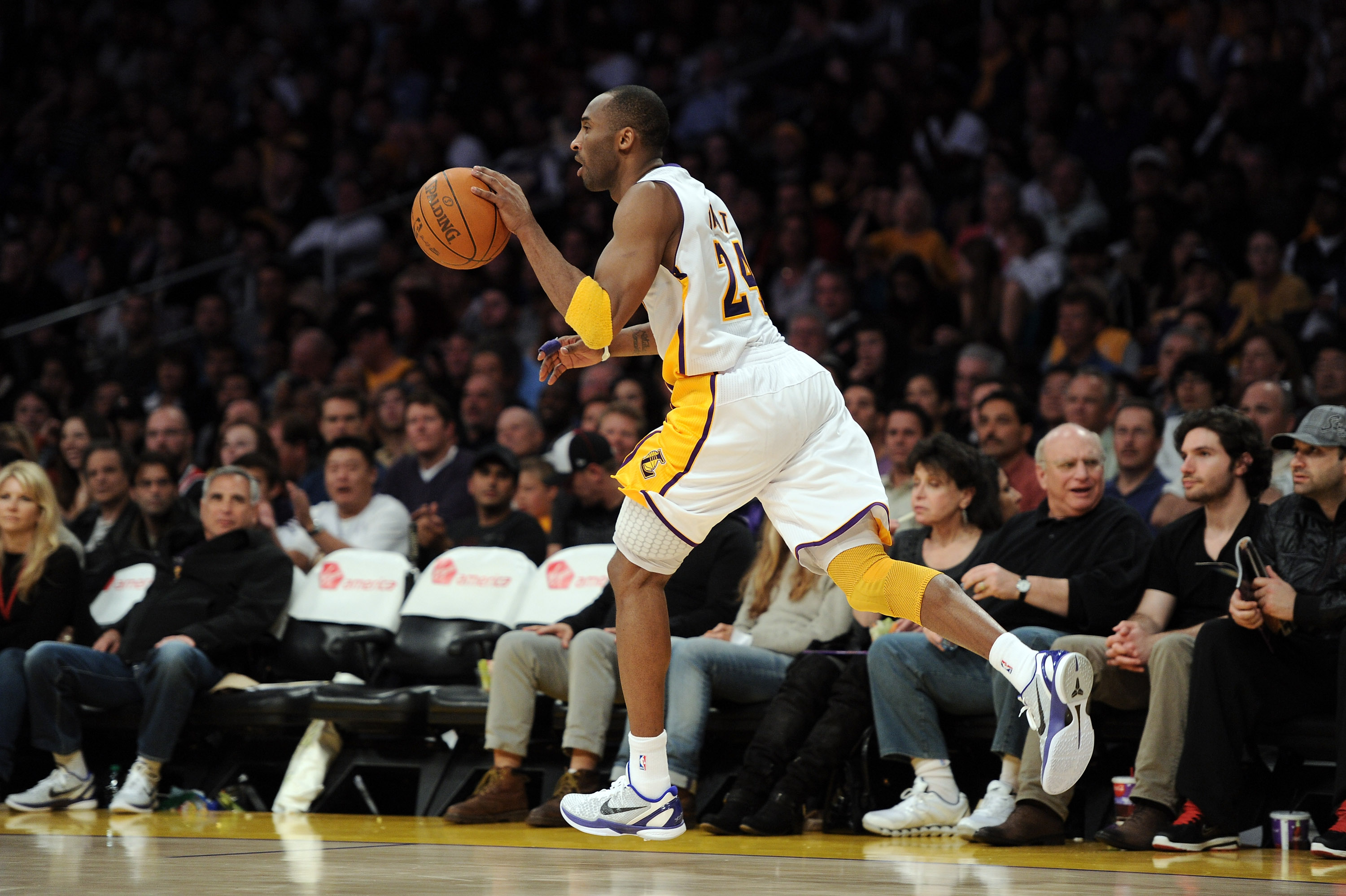HD wallpaper of Kobe Bryant flying for reverse slam dunk in one his last  games in NBA (vs Grizzlies) that took place few…