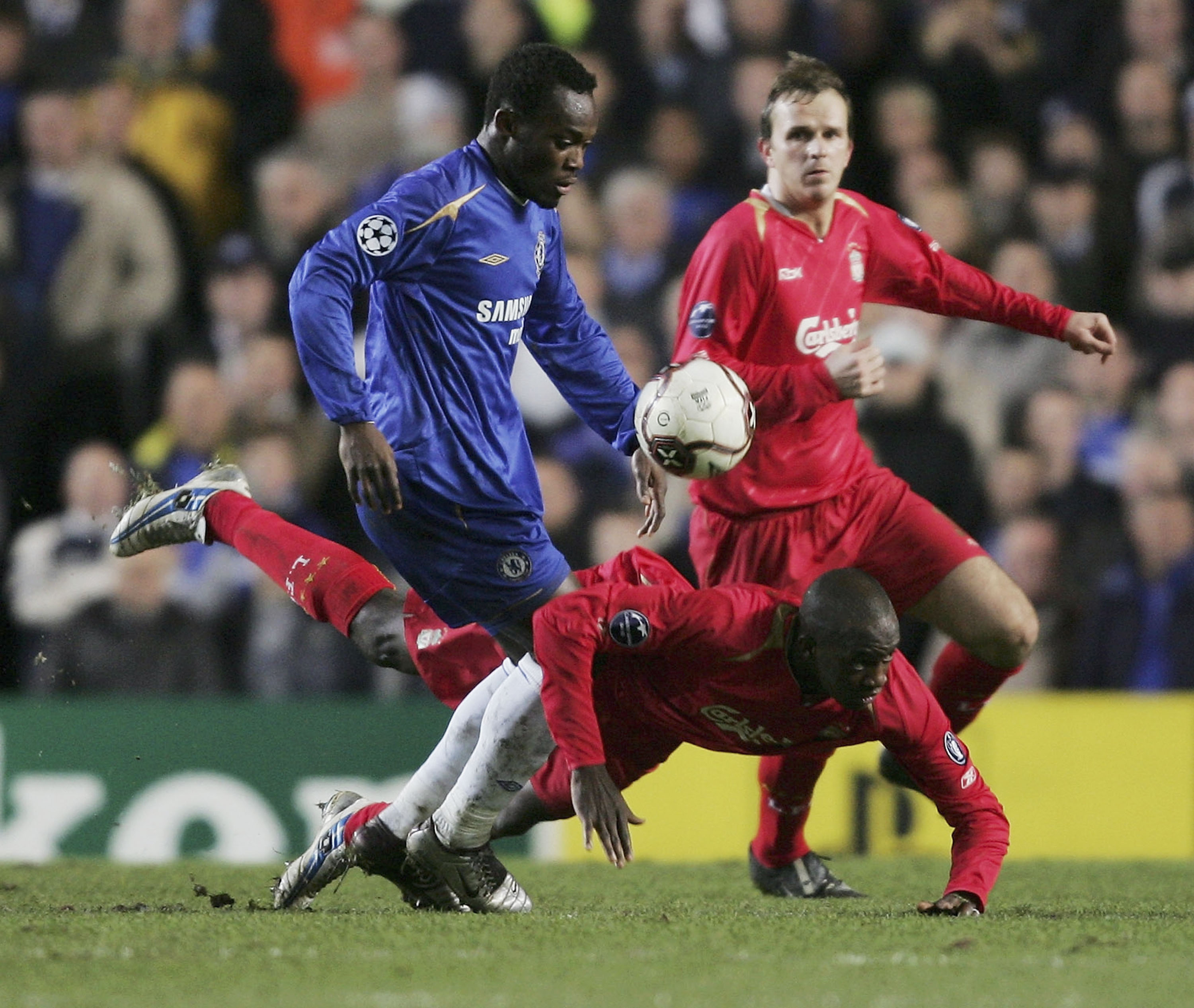 LONDON - DECEMBER 06:  Mickael Essien of Chelsea battles Mohamed Sissoko of Liverpool during the UEFA Champions League Group G match between Chelsea and Liverpool at Stamford Bridge on December 6, 2005 in London, England.  (Photo by Shaun Botterill/Getty