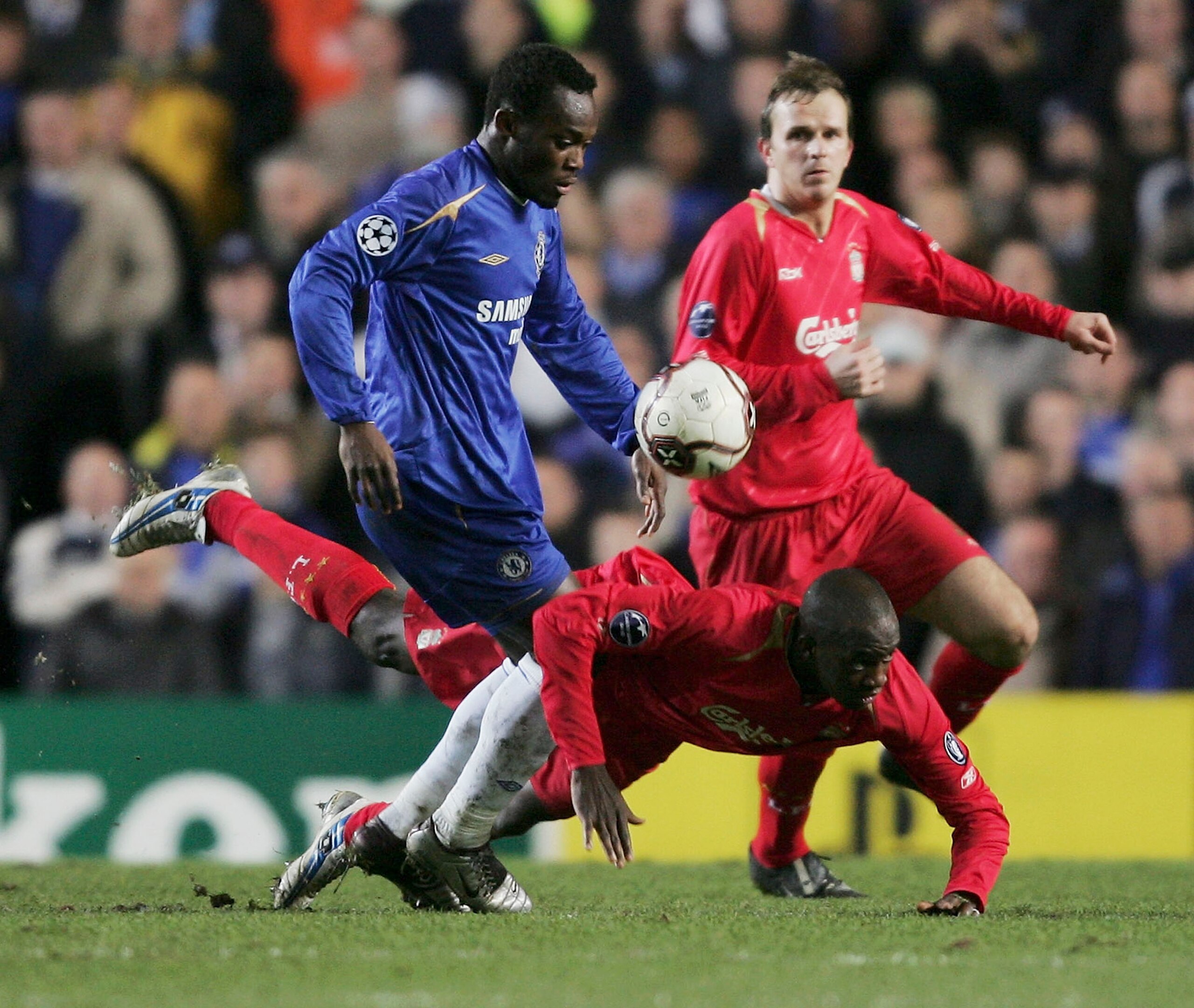 LONDON - DECEMBER 06:  Mickael Essien of Chelsea battles Mohamed Sissoko of Liverpool during the UEFA Champions League Group G match between Chelsea and Liverpool at Stamford Bridge on December 6, 2005 in London, England.  (Photo by Shaun Botterill/Getty