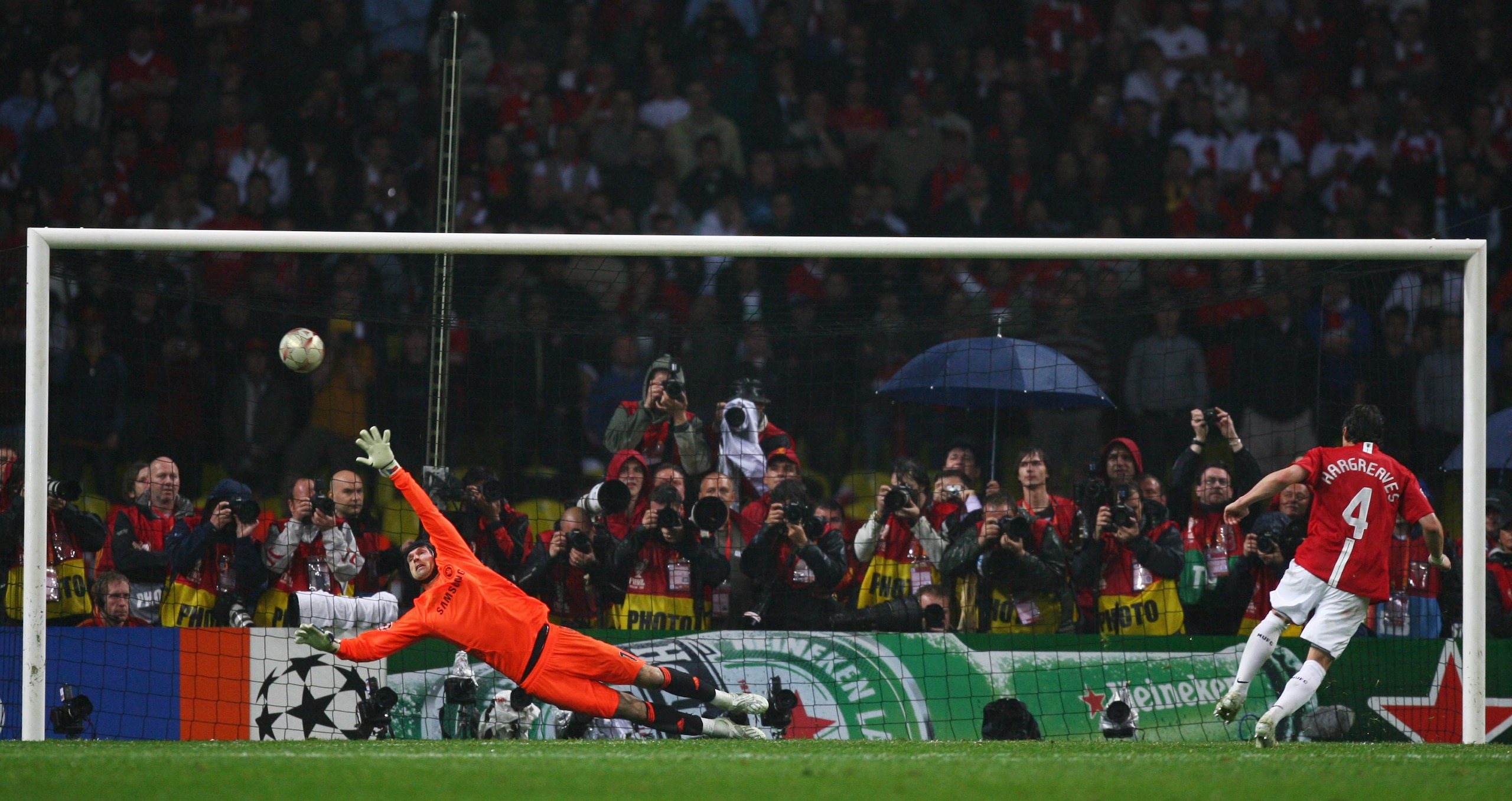 MOSCOW - MAY 21:  Owen Hargreaves of Manchester United beats Petr Cech of Chelsea as he scores a penalty in the shoot out during the UEFA Champions League Final match between Manchester United and Chelsea at the Luzhniki Stadium on May 21, 2008 in Moscow,