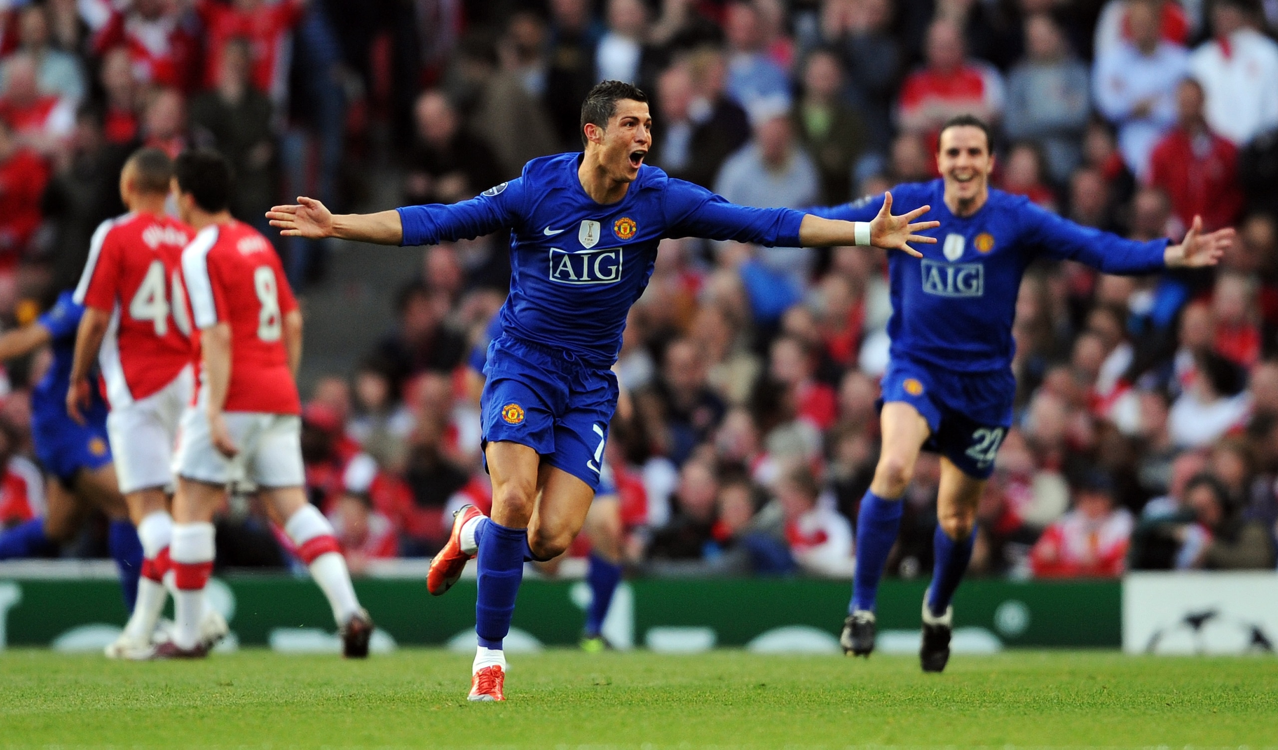 LONDON, ENGLAND - MAY 05:  Cristiano Ronaldo of Manchester United celebrates scoring the second goal of the game during the UEFA Champions League Semi Final Second Leg match between Arsenal and Manchester United at Emirates Stadium on May 5, 2009 in Londo