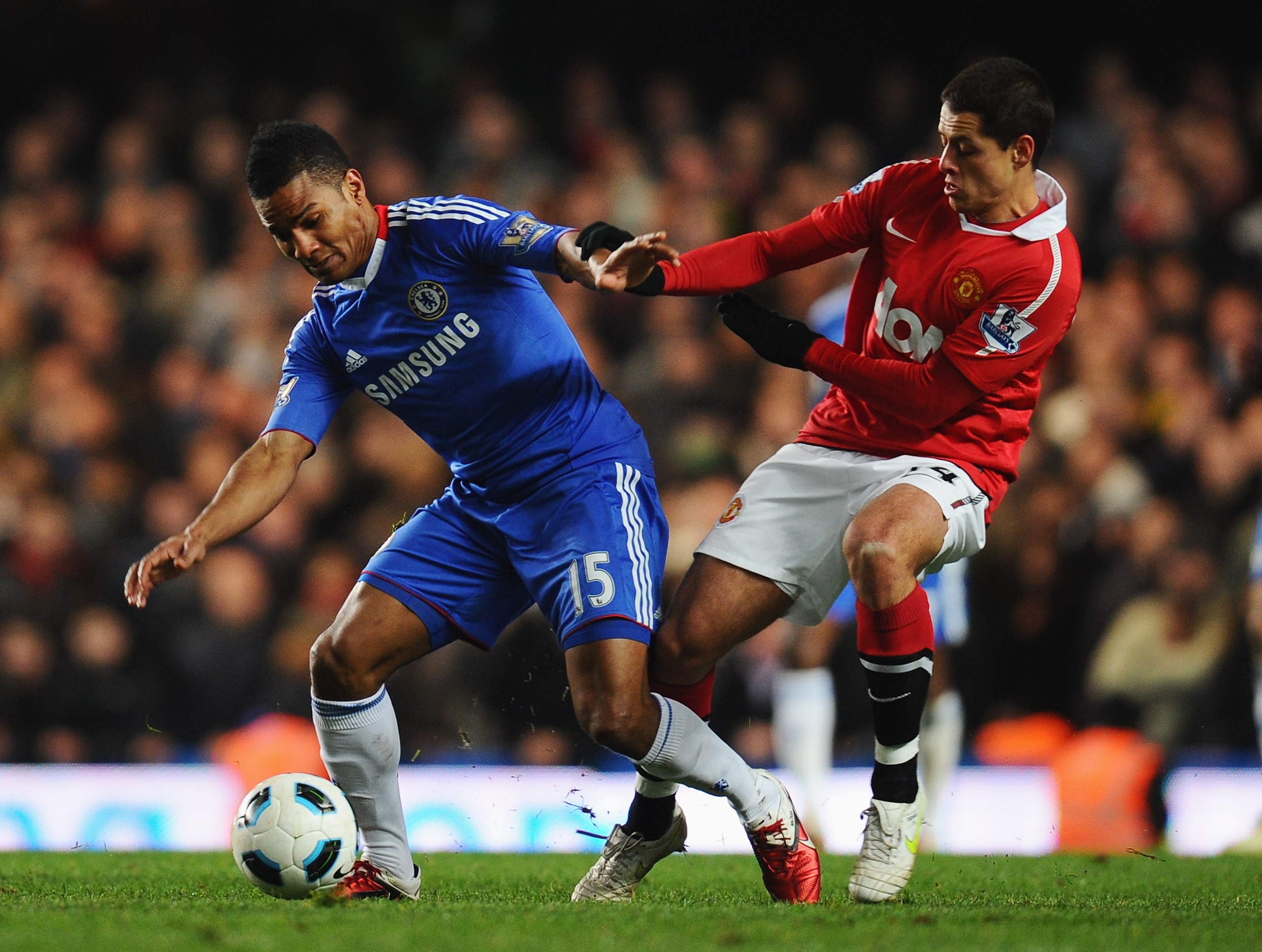 LONDON, ENGLAND - MARCH 01:  Florent Malouda of Chelsea is challenged by Javier Hernandez of Manchester United during the Barclays Premier League match between Chelsea and Manchester United at Stamford Bridge on March 1, 2011 in London, England.  (Photo b