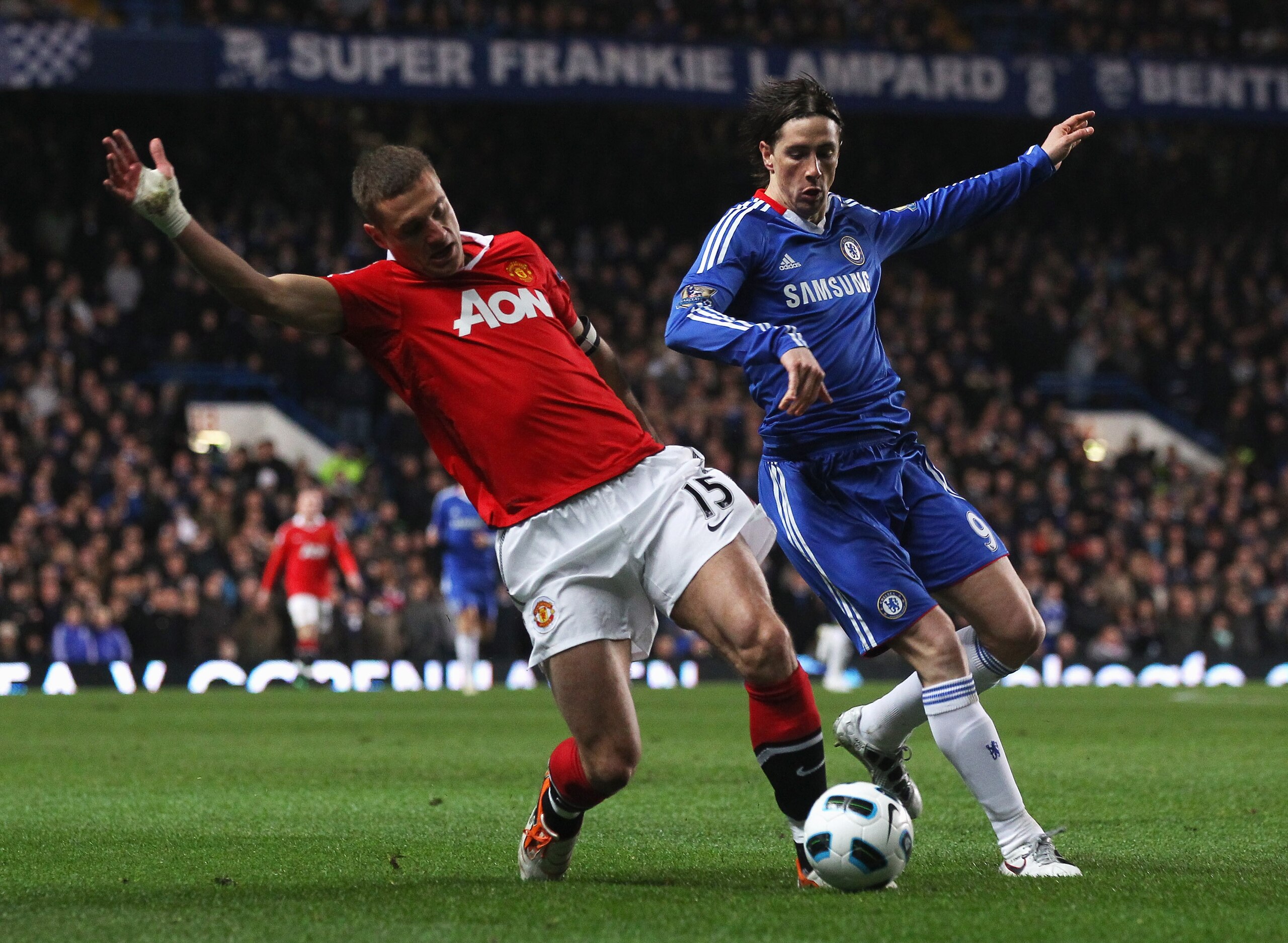 LONDON, ENGLAND - MARCH 01:  Fernando Torres of Chelsea challenges Nemanja Vidic of Manchester United during the Barclays Premier League match between Chelsea and Manchester United at Stamford Bridge on March 1, 2011 in London, England.  (Photo by Clive R