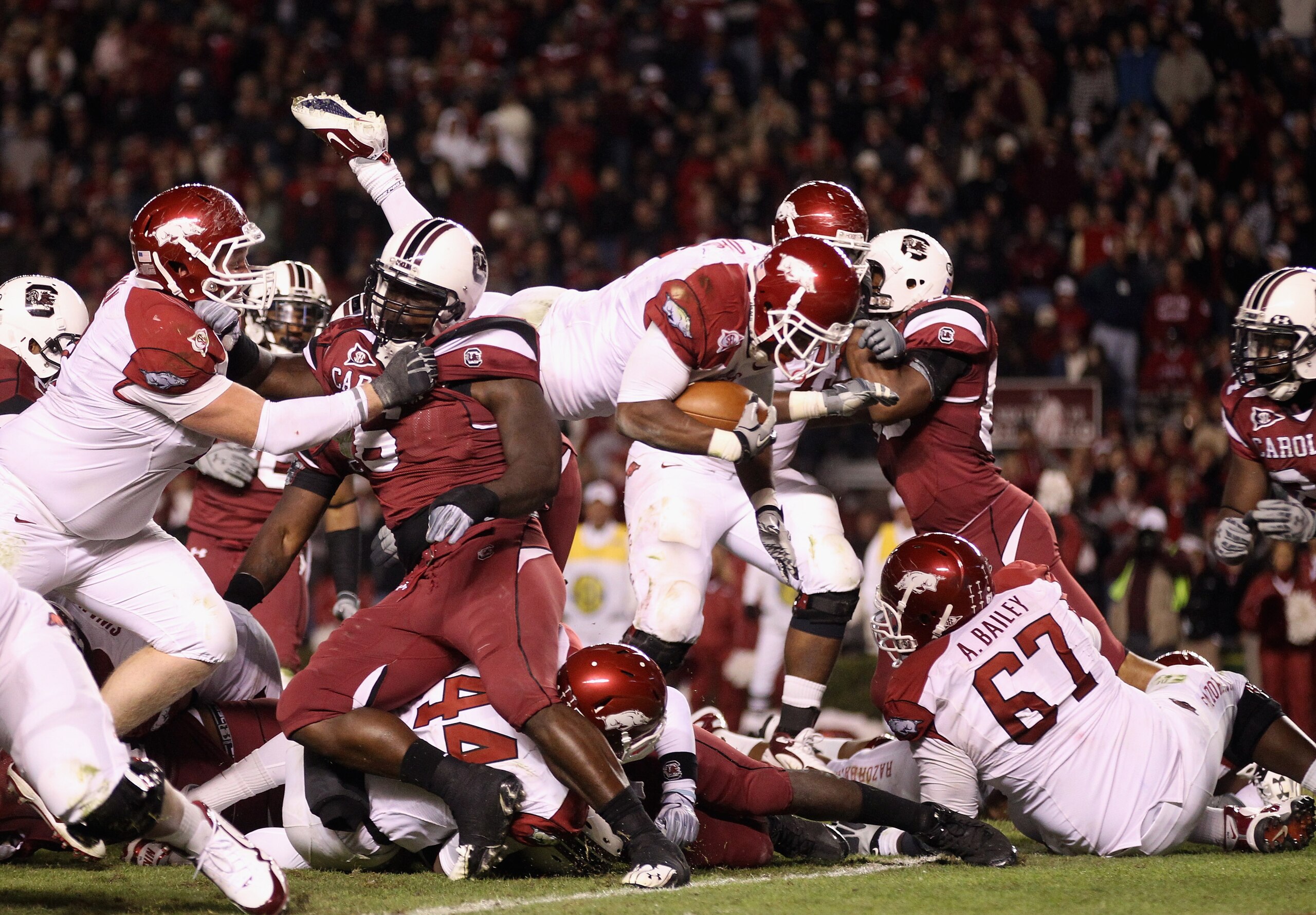 COLUMBIA, SC - NOVEMBER 06: Knile Davis #7 of the Arkansas Razorbacks dives for a touchdown against the South Carolina Gamecocks during their game at Williams-Brice Stadium on November 6, 2010 in Columbia, South Carolina. (Photo by Streeter Lecka/Getty COLUMBIA, SC - NOVEMBER 06: Knile Davis #7 of the Arkansas Razorbacks dives for a touchdown against the South Carolina Gamecocks during their game at Williams-Brice Stadium on November 6, 2010 in Columbia, South Carolina. (Photo by Streeter Lecka/Getty