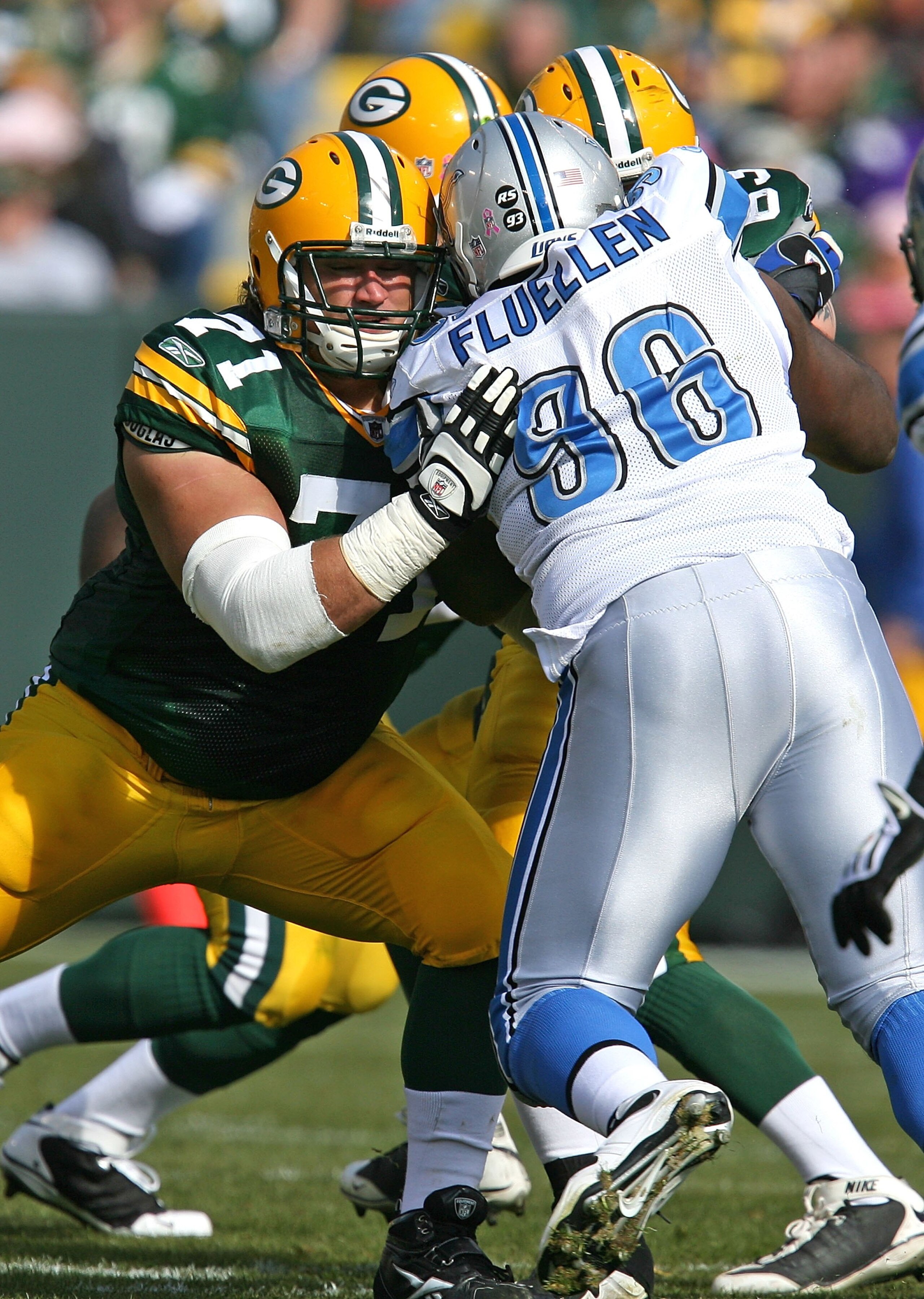GREEN BAY, WI - OCTOBER 18: Josh Sitton #71 of the Green Bay Packers blocks Andre Fluellen #96 of the Detroit Lions at Lambeau Field on October 18, 2009 in Green Bay, Wisconsin. The Packers defeated the Lions 26-0. (Photo by Jonathan Daniel/Getty Images)