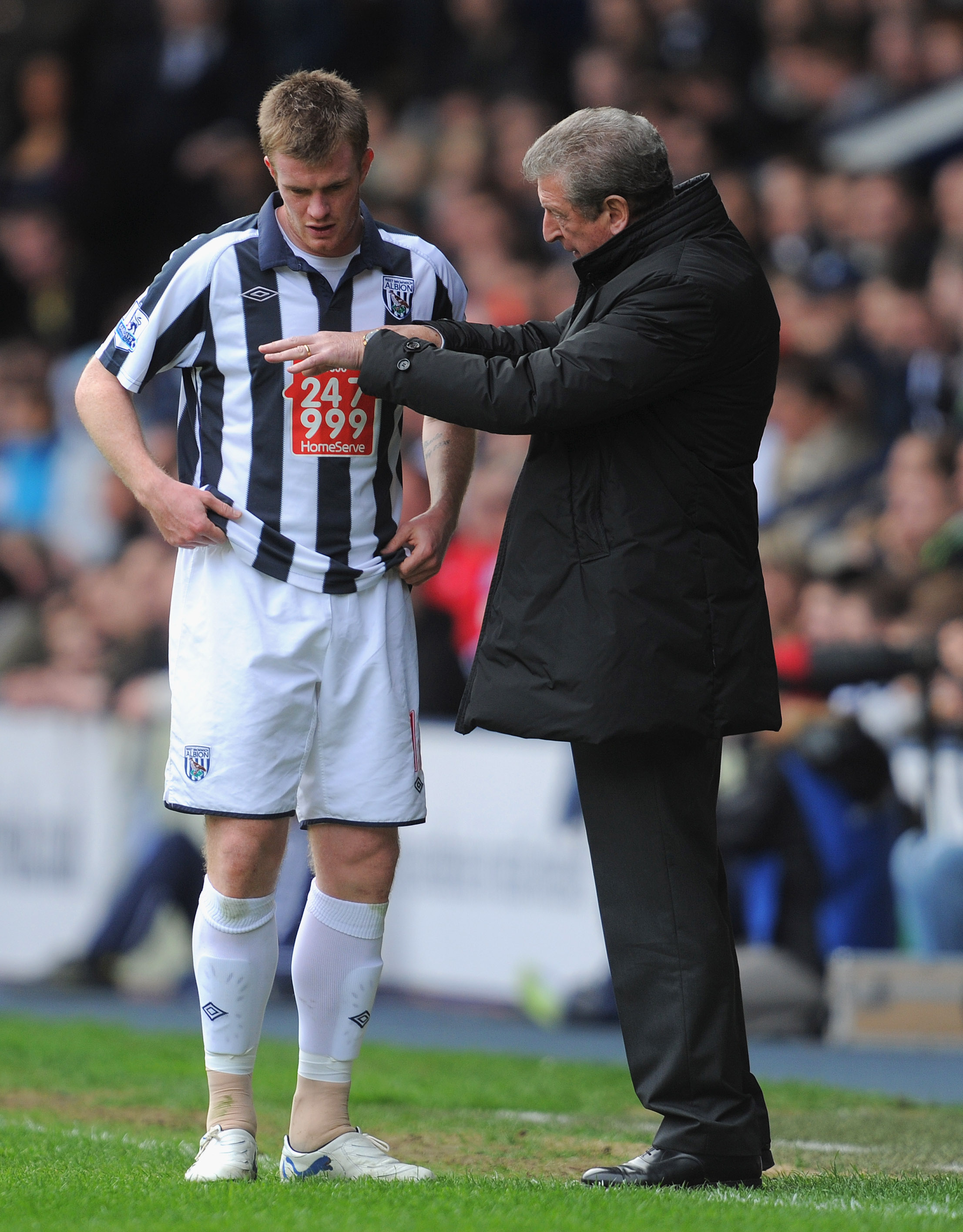 WEST BROMWICH, ENGLAND - APRIL 02: West Brom manager Roy Hodgson speaks to Chris Brunt during the Barclays Premier League match between West Bromwich Albion and Liverpool at The Hawthorns on April 2, 2011 in West Bromwich, England.  (Photo by Michael Rega