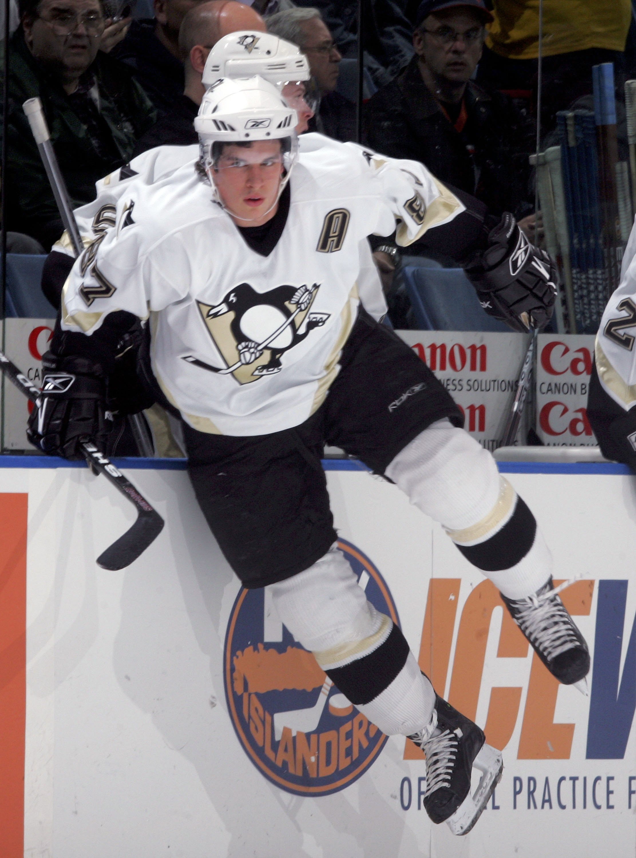 UNIONDALE, NY - MARCH 31:  Sidney Crosby #87 of the Pittsburgh Penguins jumps onto the ice for a shift against the New York Islanders during their game at the Nassau Coliseum on March 31, 2006 in Uniondale, New York. The Pens defeated the Isles 4-0.  (Pho