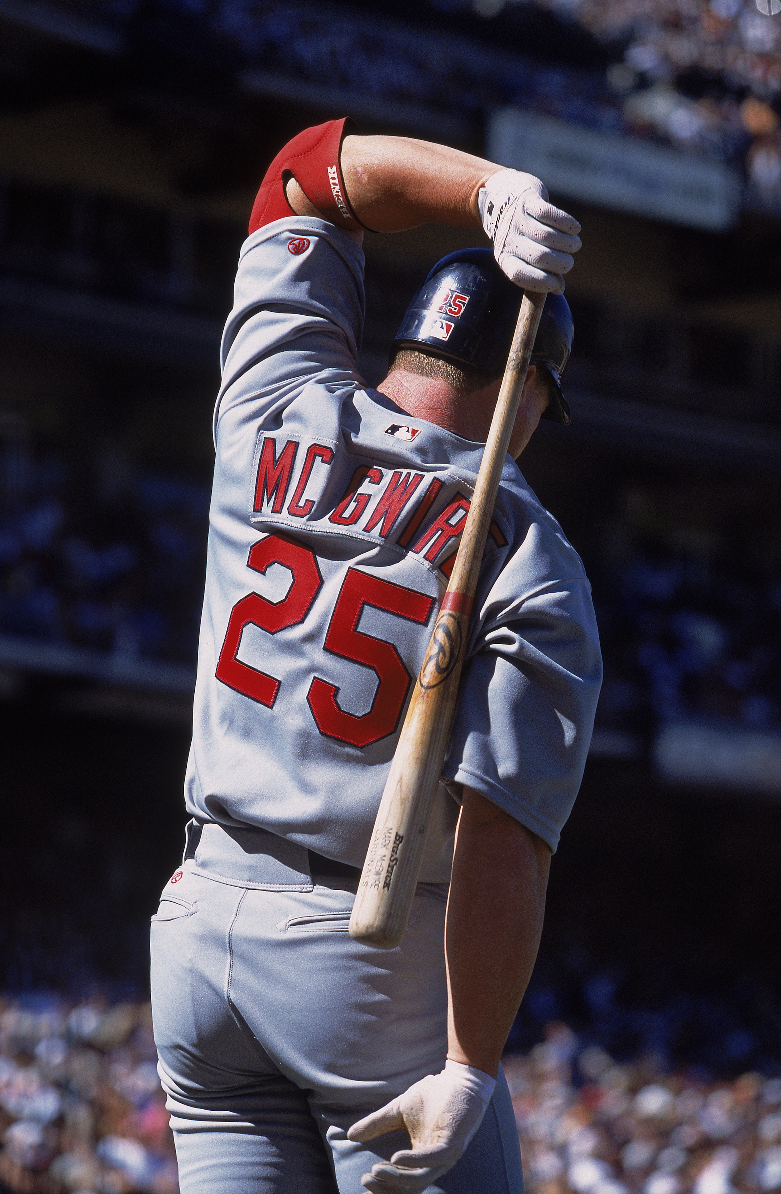 1 Jul 2001:  Mark McGwire #25 of the St. Louis Cardinals warms up to bat during the game against the San Francisco Giants at Pac Bell Park in San Francisco, California.  The Giants defeated the Cardinals 5-4.Mandatory Credit: Jed Jacobsohn  /Allsport