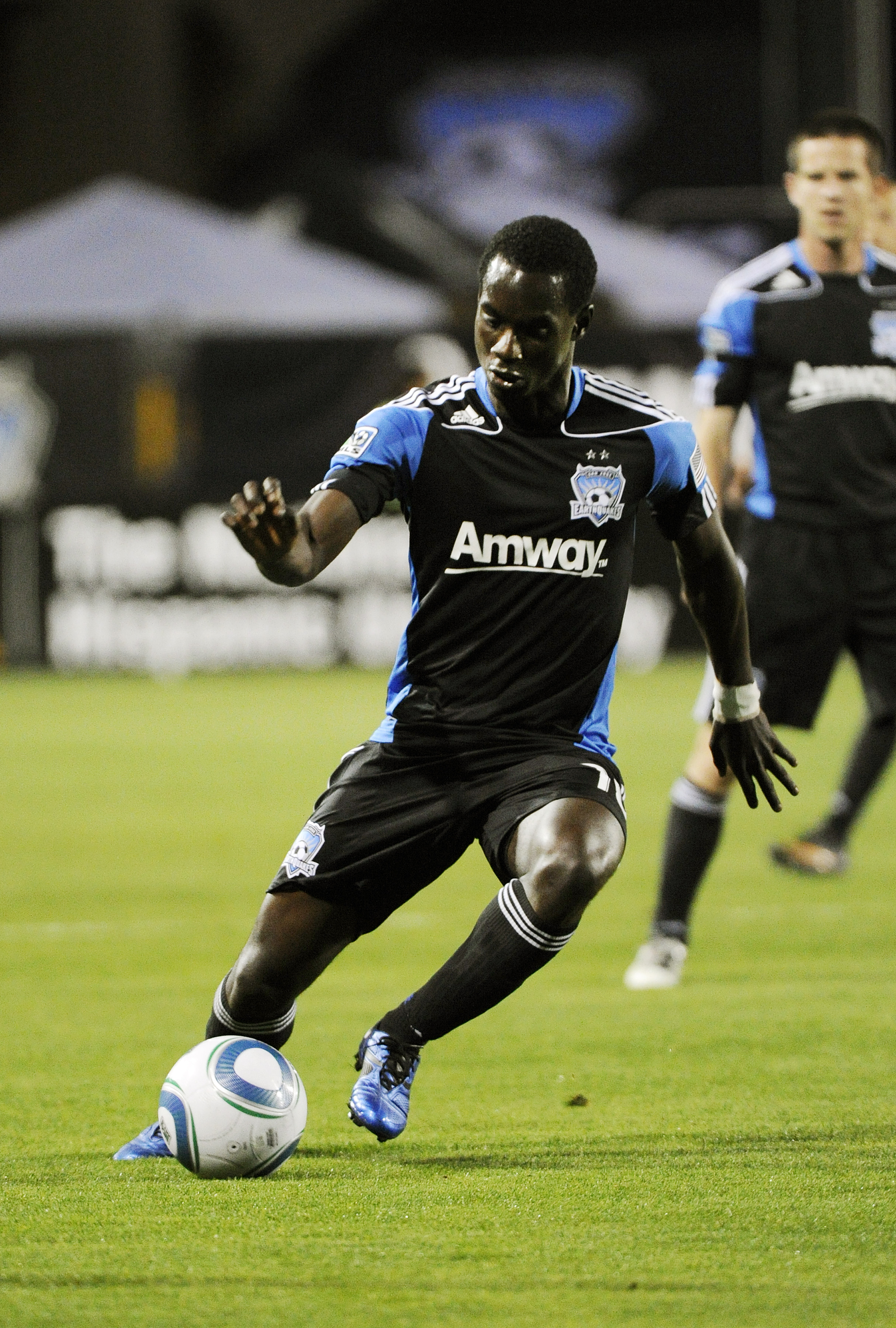 SANTA CLARA, CA - APRIL 2: Simon Dawkins #10 of the San Jose Earthquakes dribbles the ball against the Seattle Sounders FC during an MLS soccer game at Buck Shaw Stadium on April 2, 2011 in Santa Clara, California. The game ended in a 2-2 tie. (Photo by T
