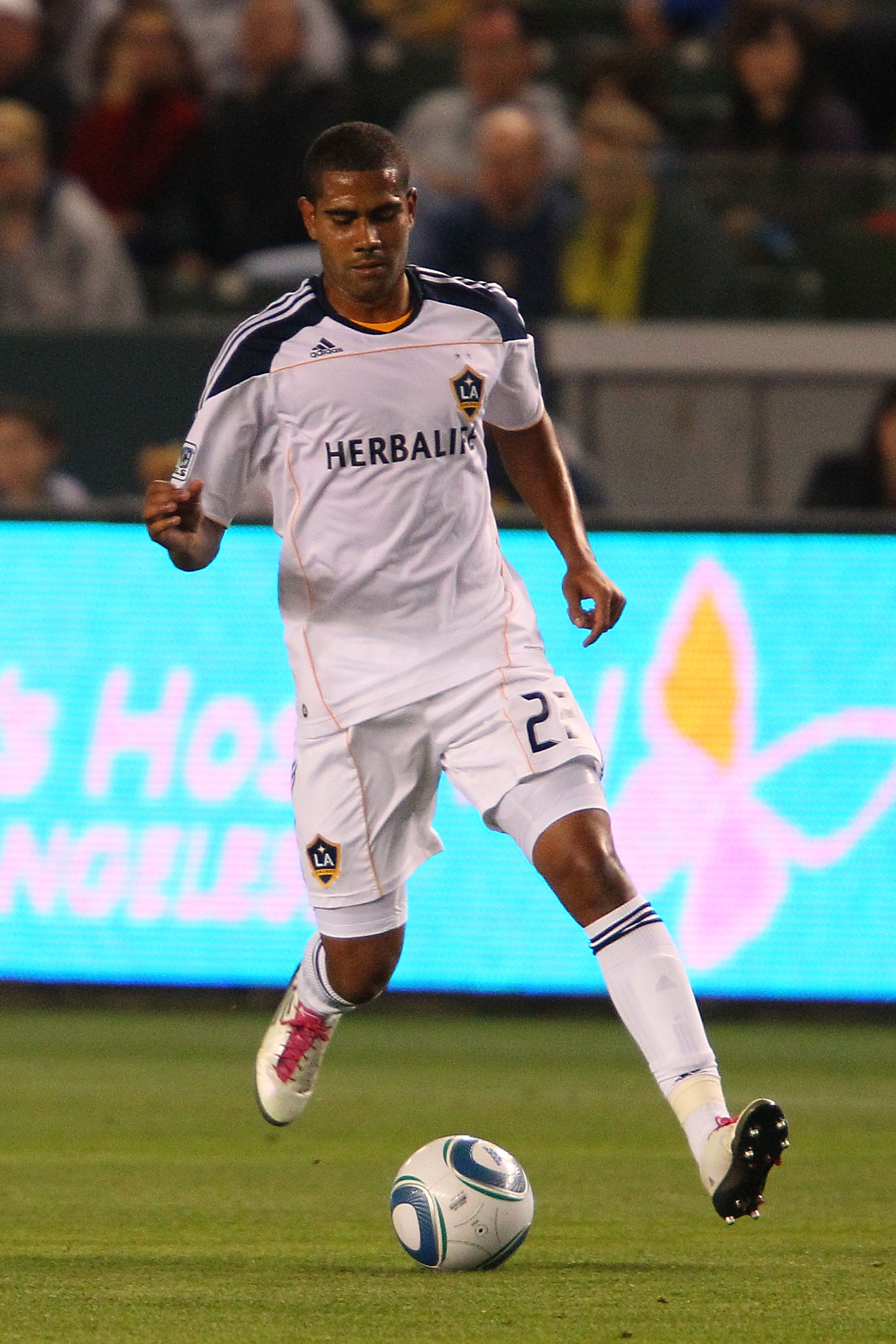 CARSON, CA - APRIL 02:  Leonardo #22 of the Los Angeles Galaxy controls the ball  against the Philadelphia Union during the match at The Home Depot Center on April 2, 2011 in Carson, California.  (Photo by Joe Scarnici/Getty Images)