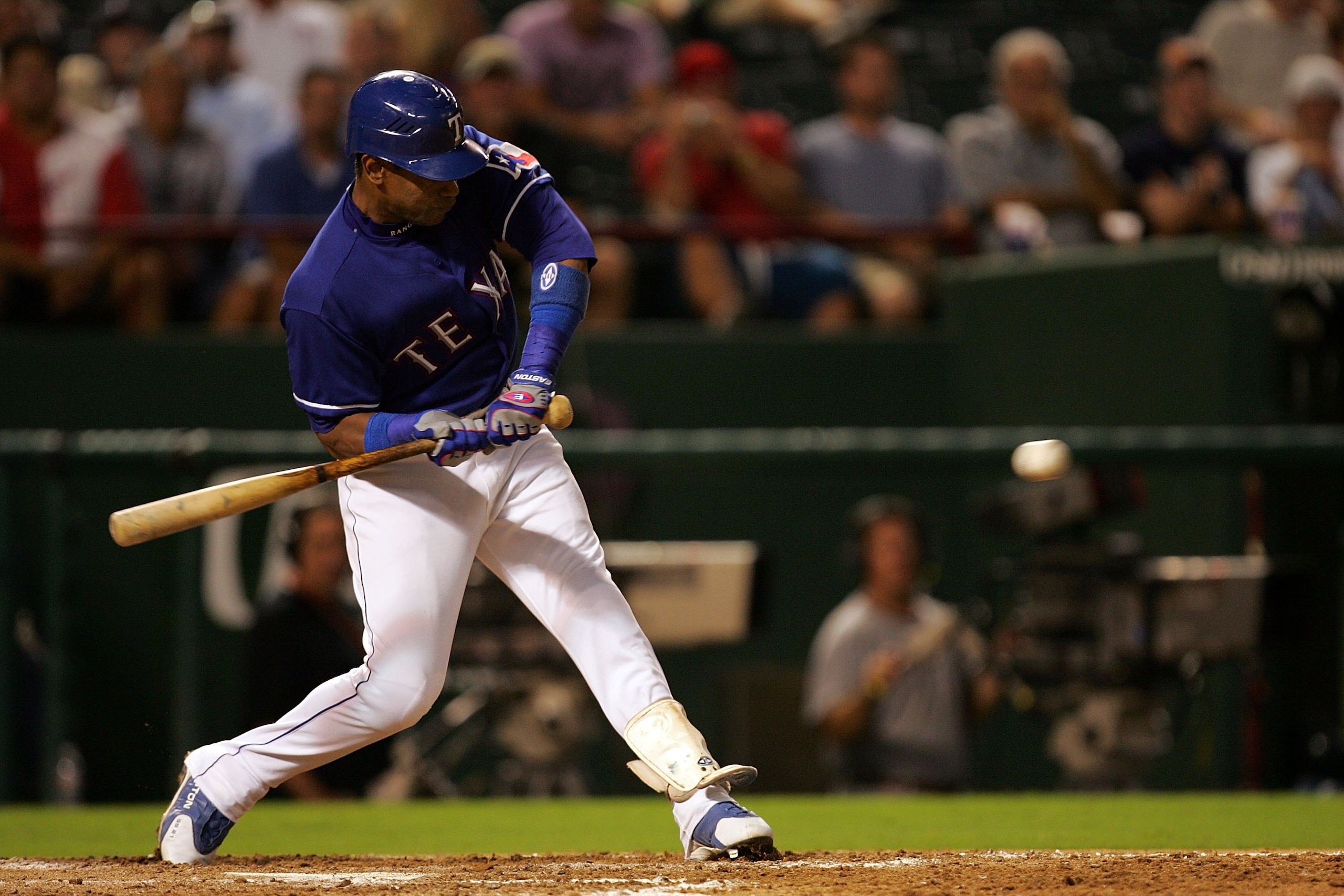 ARLINGTON, TX - AUGUST 6:  Sammy Sosa #21 of the Texas Rangers at bat against the Oakland Athletics at Rangers Ballpark August 6, 2007 in Arlington, Texas.  (Photo by RonaldMartinez/Getty Images)