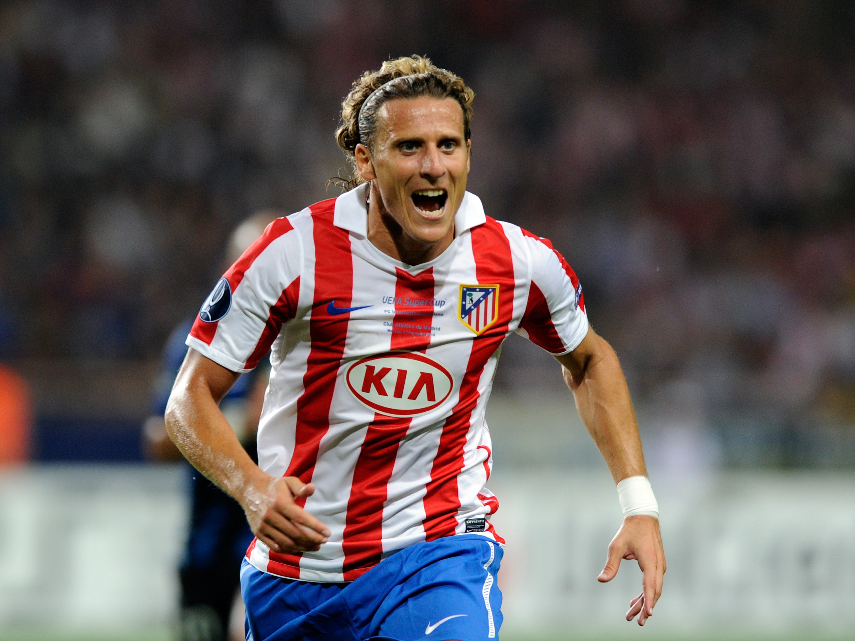MONACO - AUGUST 27:  Diego Forlan of Atletico Madrid competes for the ball during the UEFA Super Cup between Inter and Atletico Madrid at Louis II Stadium on August 27, 2010 in Monaco, Monaco.  (Photo by Claudio Villa/Getty Images)