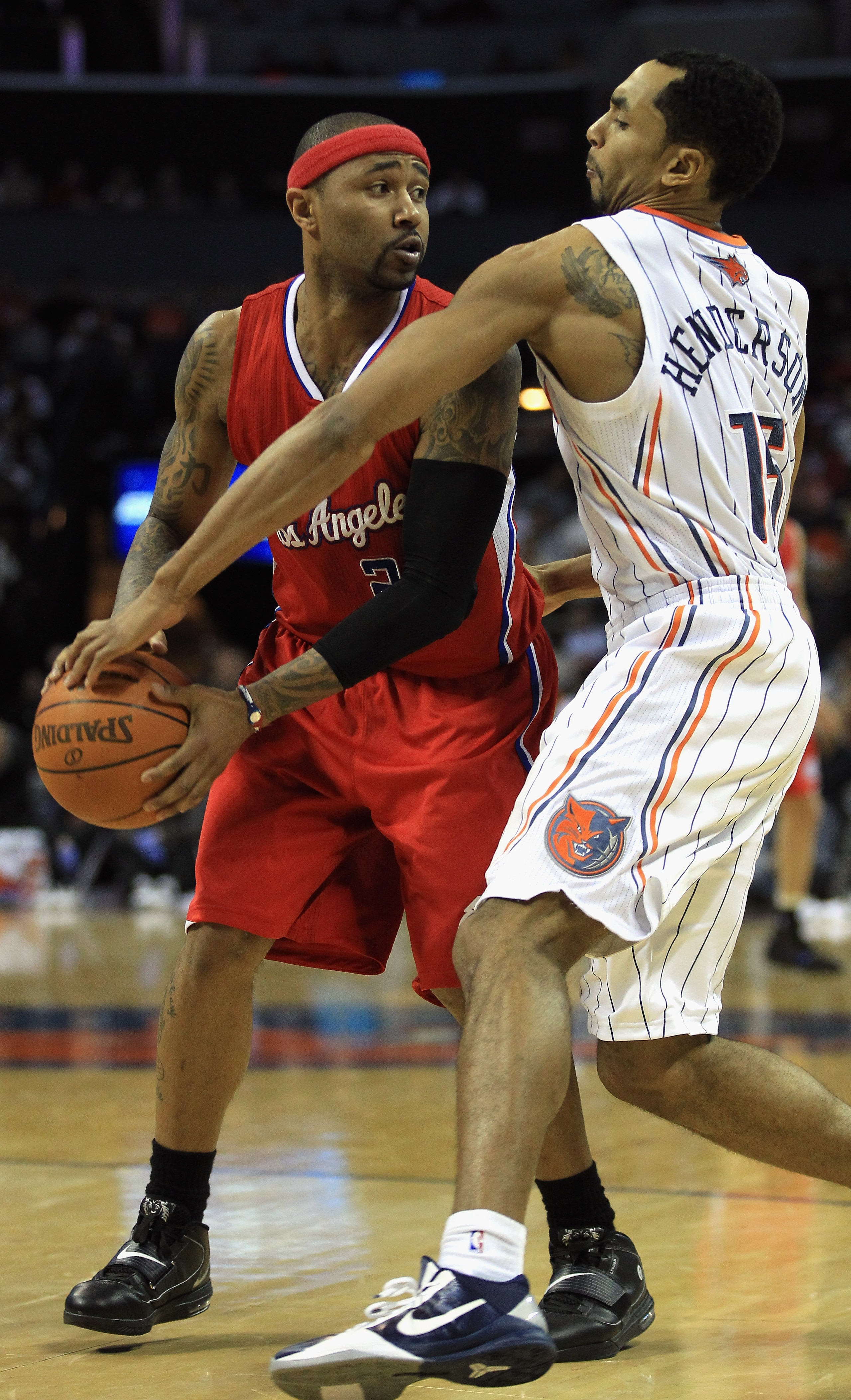 CHARLOTTE, NC - MARCH 07: Mo Williams #25 of the Los Angeles Clippers keeps the ball away from Gerald Henderson #15 of the Charlotte Bobcats during their game at Time Warner Cable Arena on March 7, 2011 in Charlotte, North Carolina. NOTE TO USER: User ex CHARLOTTE, NC - MARCH 07: Mo Williams #25 of the Los Angeles Clippers keeps the ball away from Gerald Henderson #15 of the Charlotte Bobcats during their game at Time Warner Cable Arena on March 7, 2011 in Charlotte, North Carolina. NOTE TO USER: User ex