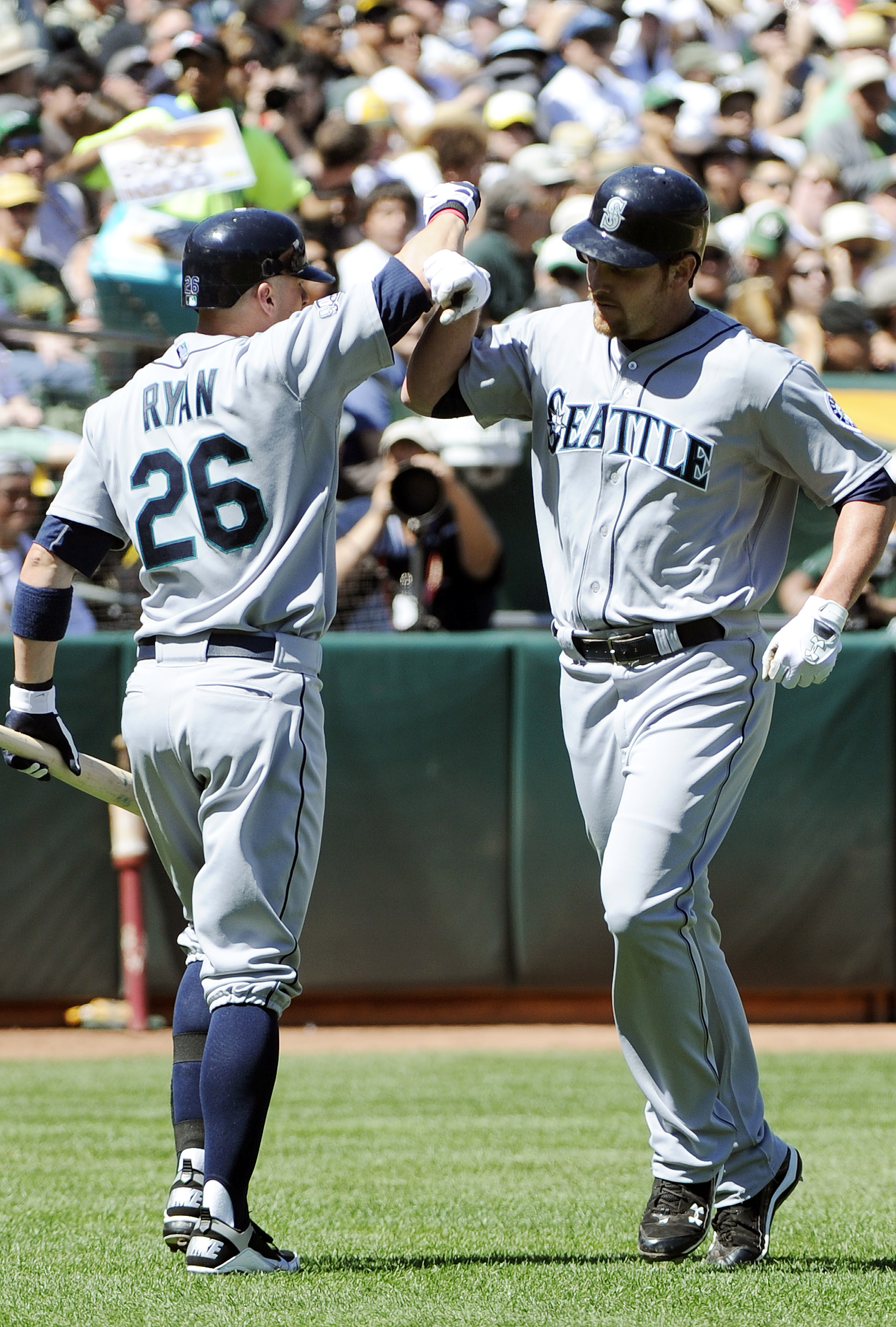 Mariners open Félix Weekend with a bang, win big over Orioles 9-2