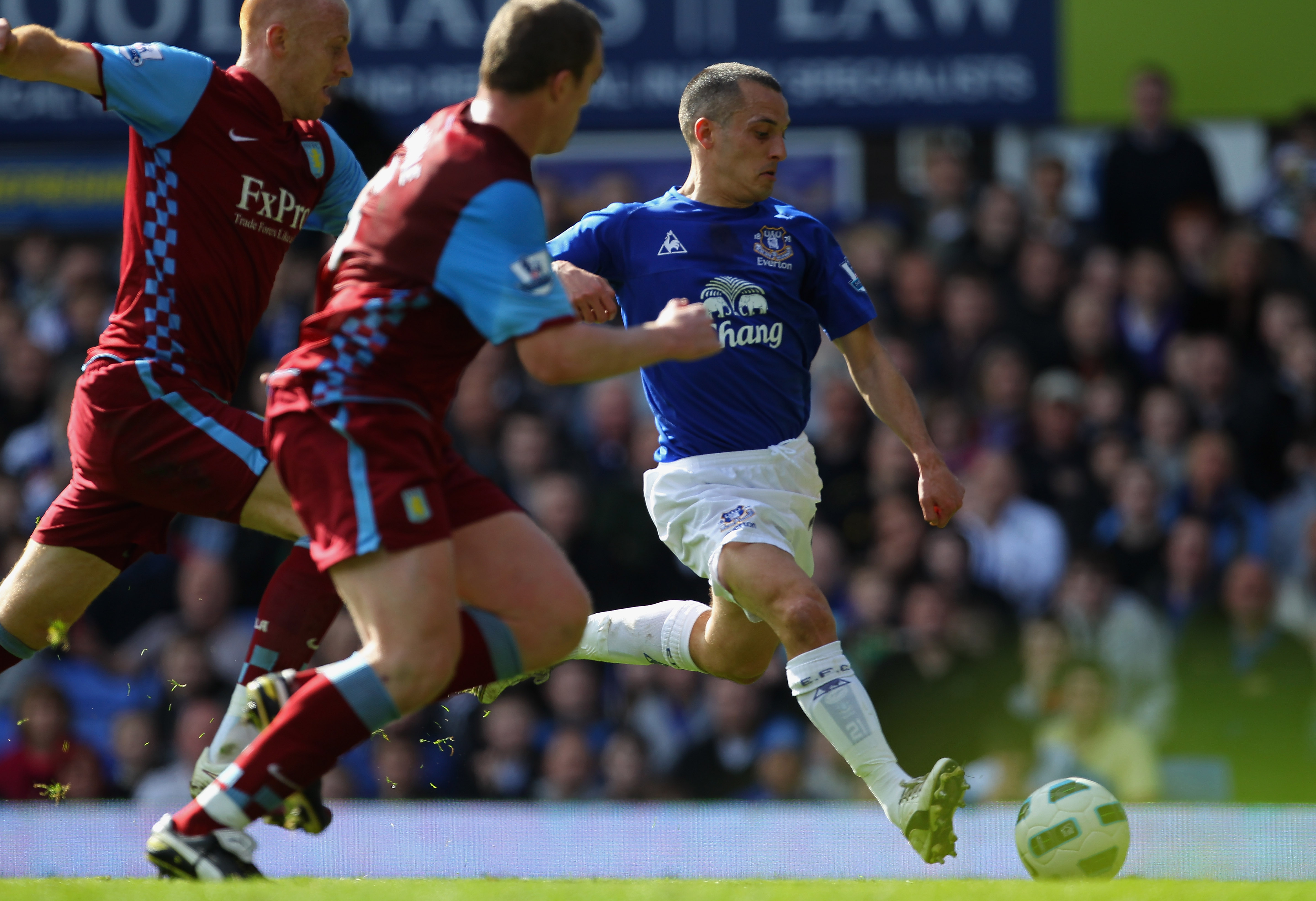 LIVERPOOL, ENGLAND - APRIL 02:  Leon Osman of Everton scores the opening goal during the Barclays Premier League match between Everton and Aston Villa at Goodison Park on April 2, 2011 in Liverpool, England.  (Photo by Alex Livesey/Getty Images)