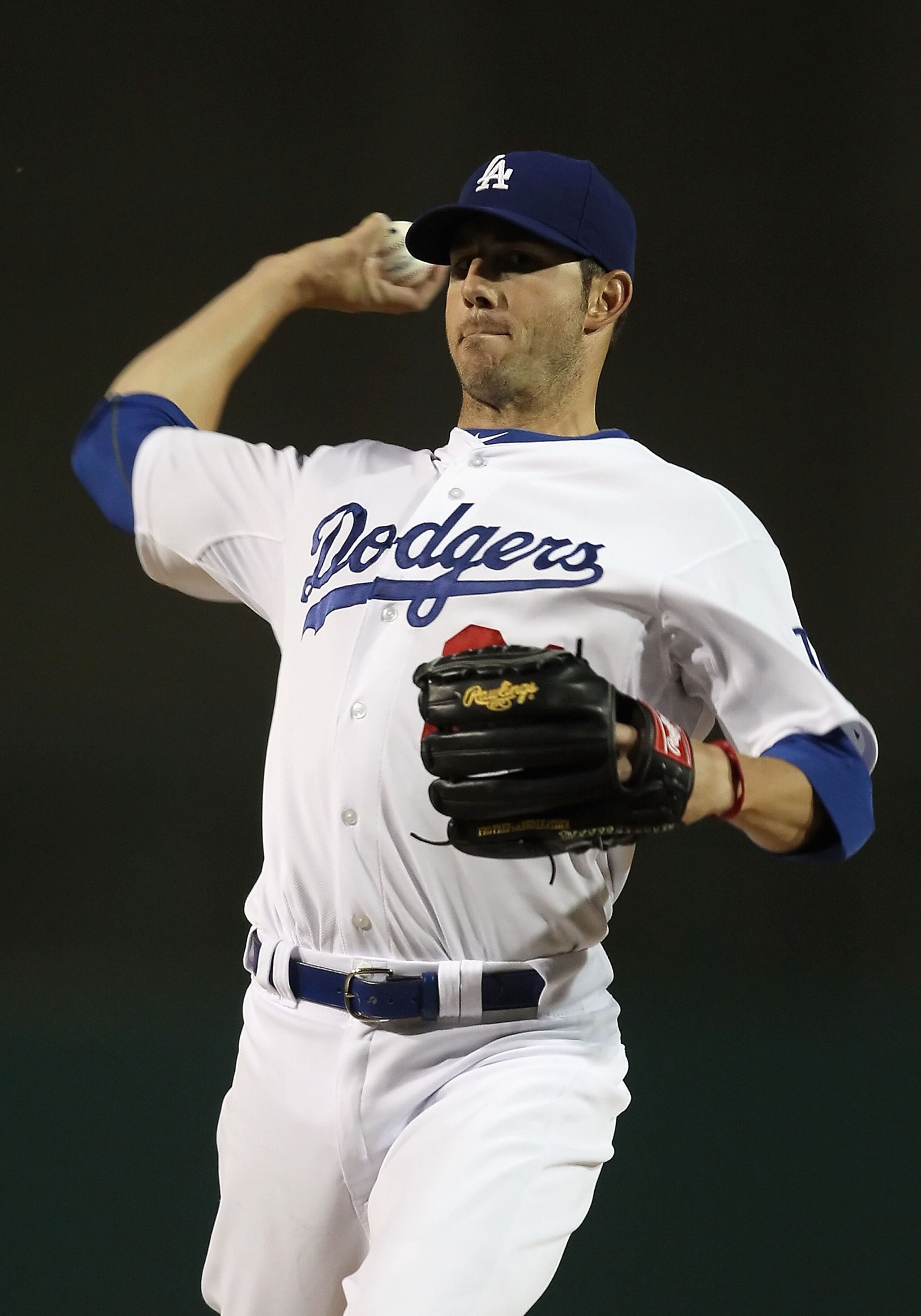 GLENDALE, AZ - MARCH 04:  Starting pticher Jon Garland #21 of the Los Angeles Dodgers pitches against the San Francisco Giants during the spring training game at Camelback Ranch on March 4, 2011 in Glendale, Arizona.  (Photo by Christian Petersen/Getty Im