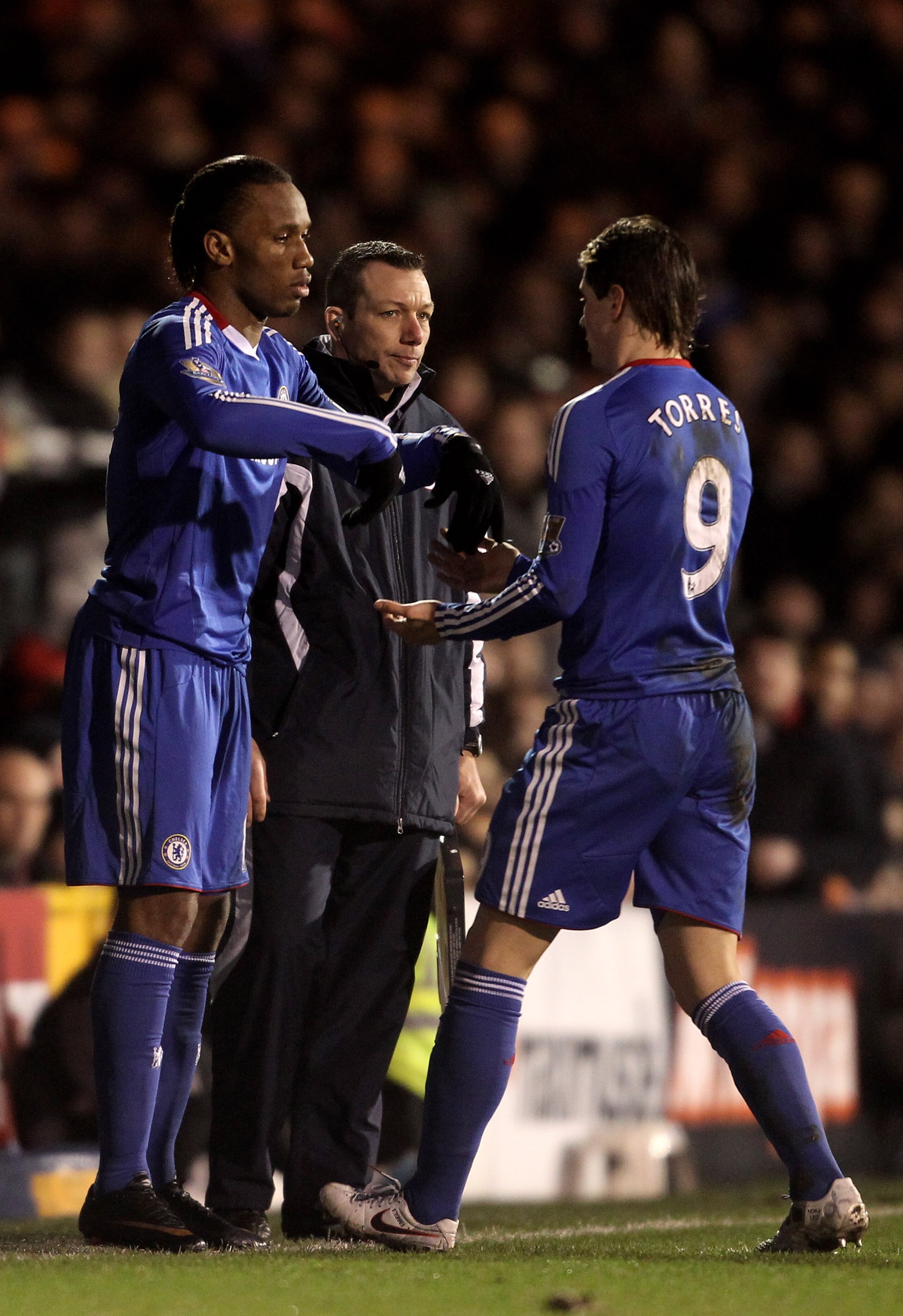 LONDON, ENGLAND - FEBRUARY 14: Fernando Torres of Chelsea is replaced by Didier Drogba of Chelsea during the Barclays Premier League match between Fulham and Chelsea at Craven Cottage on February 14, 2011 in London, England. (Photo by Scott Heavey/Getty LONDON, ENGLAND - FEBRUARY 14: Fernando Torres of Chelsea is replaced by Didier Drogba of Chelsea during the Barclays Premier League match between Fulham and Chelsea at Craven Cottage on February 14, 2011 in London, England. (Photo by Scott Heavey/Getty