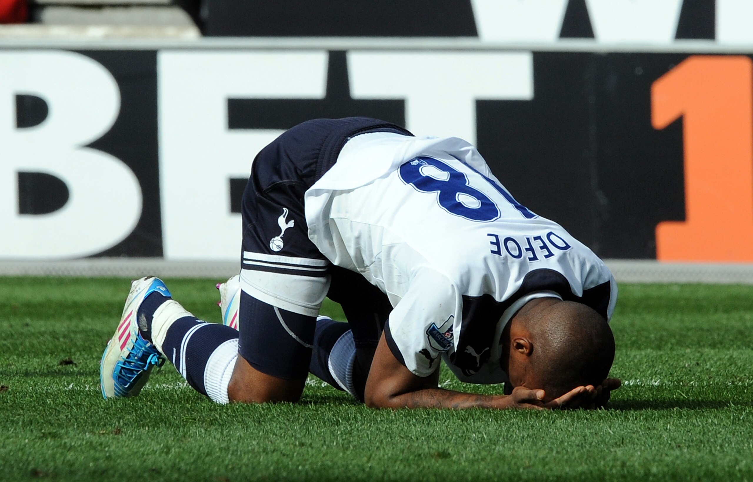 WIGAN, ENGLAND - APRIL 02: Jermain Defoe of Tottenham Hotspur reacts during the Barclays Premier League match between Wigan Athletic and Tottenham Hotspur at DW Stadium on April 2, 2011 in Wigan, England. (Photo by Chris Brunskill/Getty Images) WIGAN, ENGLAND - APRIL 02: Jermain Defoe of Tottenham Hotspur reacts during the Barclays Premier League match between Wigan Athletic and Tottenham Hotspur at DW Stadium on April 2, 2011 in Wigan, England. (Photo by Chris Brunskill/Getty Images)