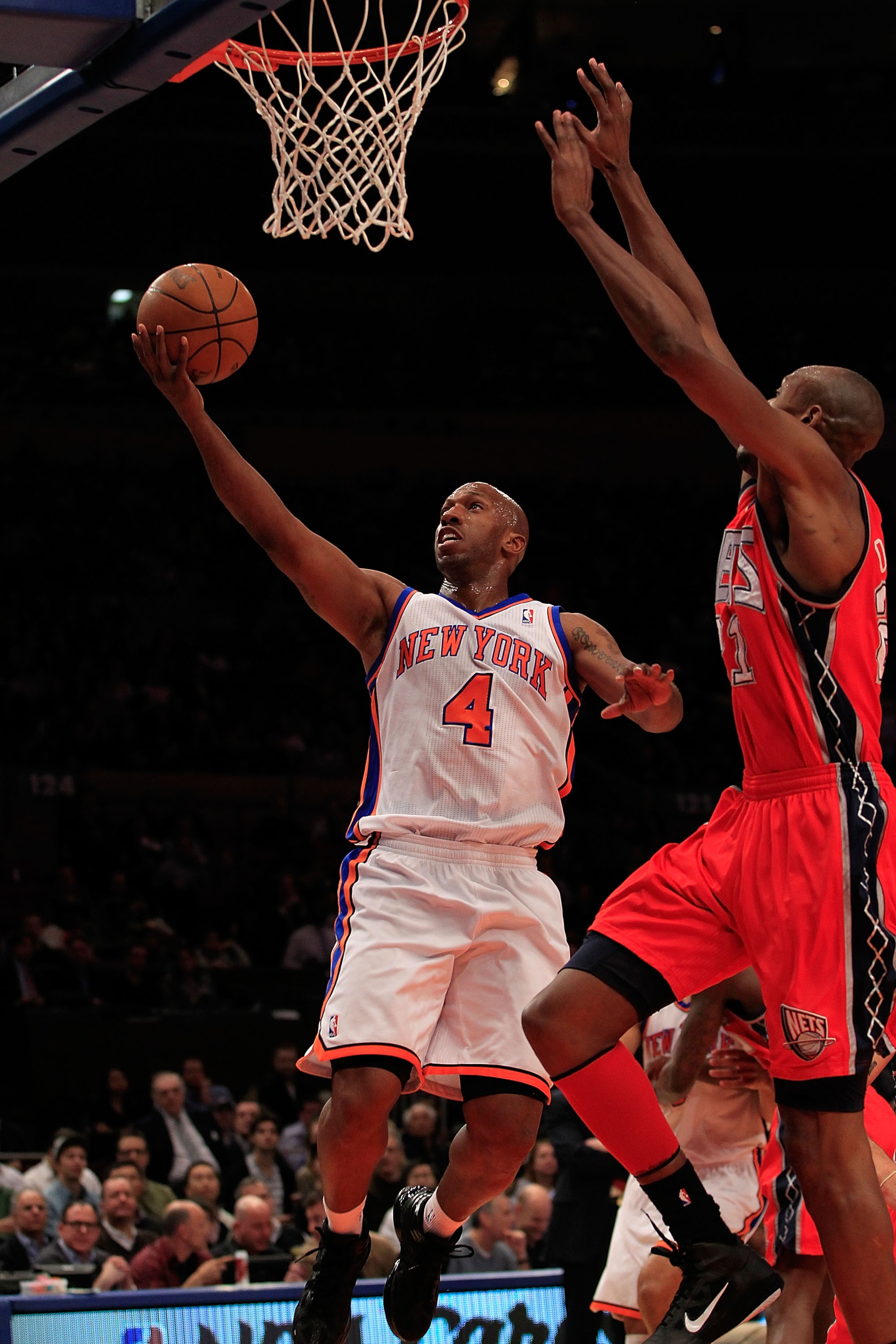 NEW YORK, NY - MARCH 30: Chauncey Billups #4 of the New York Knicks shoots over Travis Outlaw#21 of the New Jersey Nets at Madison Square Garden on March 30, 2011 in New York City. NOTE TO USER: User expressly acknowledges and agrees that, by downloading NEW YORK, NY - MARCH 30: Chauncey Billups #4 of the New York Knicks shoots over Travis Outlaw#21 of the New Jersey Nets at Madison Square Garden on March 30, 2011 in New York City. NOTE TO USER: User expressly acknowledges and agrees that, by downloading