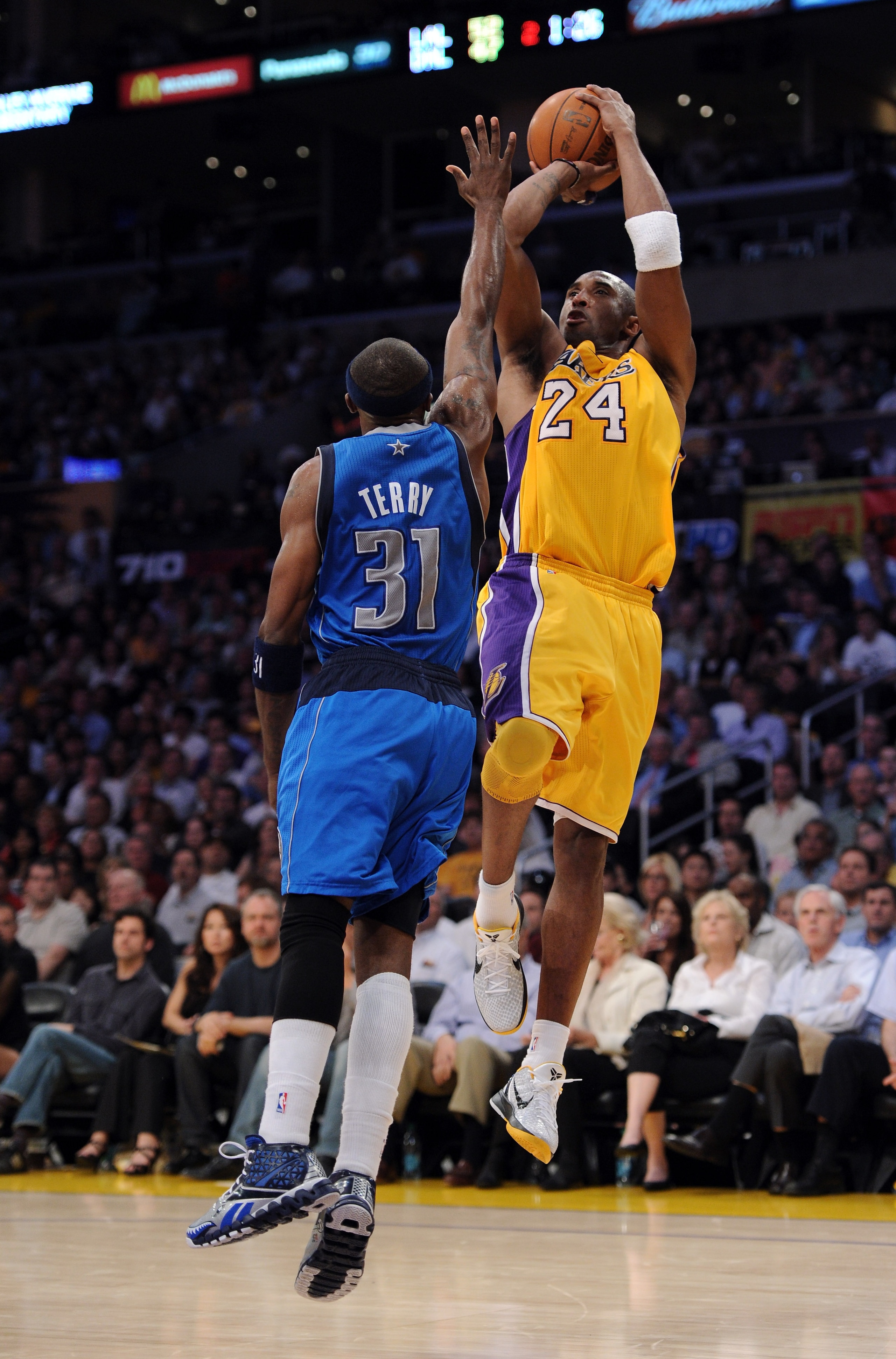 LOS ANGELES, CA - MARCH 31: Kobe Bryant #24 of the Los Angeles Lakers shoots a jumper over Jason Terry #31 of the Dallas Mavericks at Staples Center on March 31, 2011 in Los Angeles, California. NOTE TO USER: User expressly acknowledges and agrees that LOS ANGELES, CA - MARCH 31: Kobe Bryant #24 of the Los Angeles Lakers shoots a jumper over Jason Terry #31 of the Dallas Mavericks at Staples Center on March 31, 2011 in Los Angeles, California. NOTE TO USER: User expressly acknowledges and agrees that