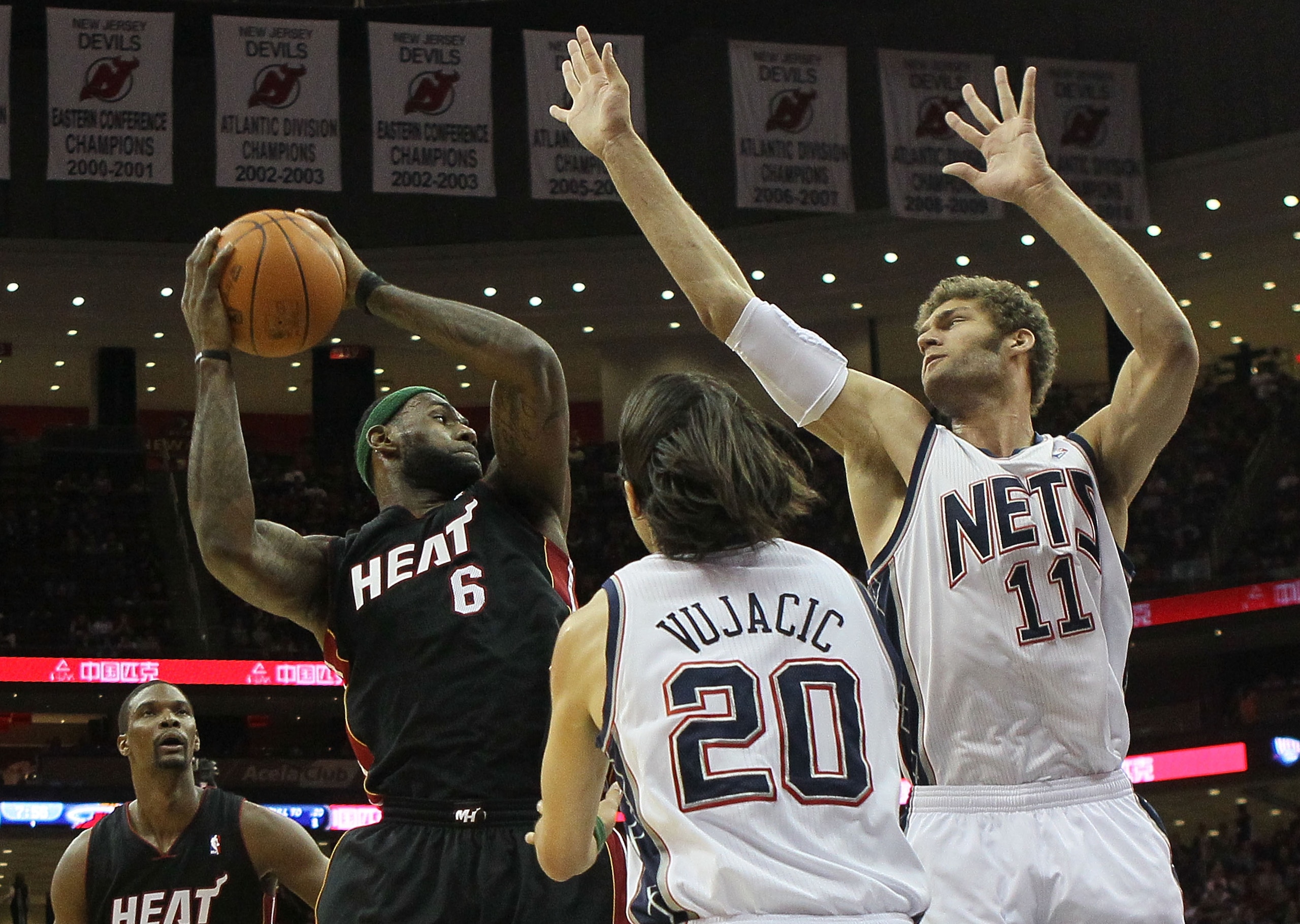 NEWARK, NJ - APRIL 03: LeBron James #6 of the Miami Heat looks for a teammate against Brook Lopez #11 and Sasha Vujacic #20 of the New Jersey Nets at the Prudential Center on April 3, 2011 in Newark, New Jersey.The Heat defeated the Nets 108-94.NOTE TO U NEWARK, NJ - APRIL 03: LeBron James #6 of the Miami Heat looks for a teammate against Brook Lopez #11 and Sasha Vujacic #20 of the New Jersey Nets at the Prudential Center on April 3, 2011 in Newark, New Jersey.The Heat defeated the Nets 108-94.NOTE TO U